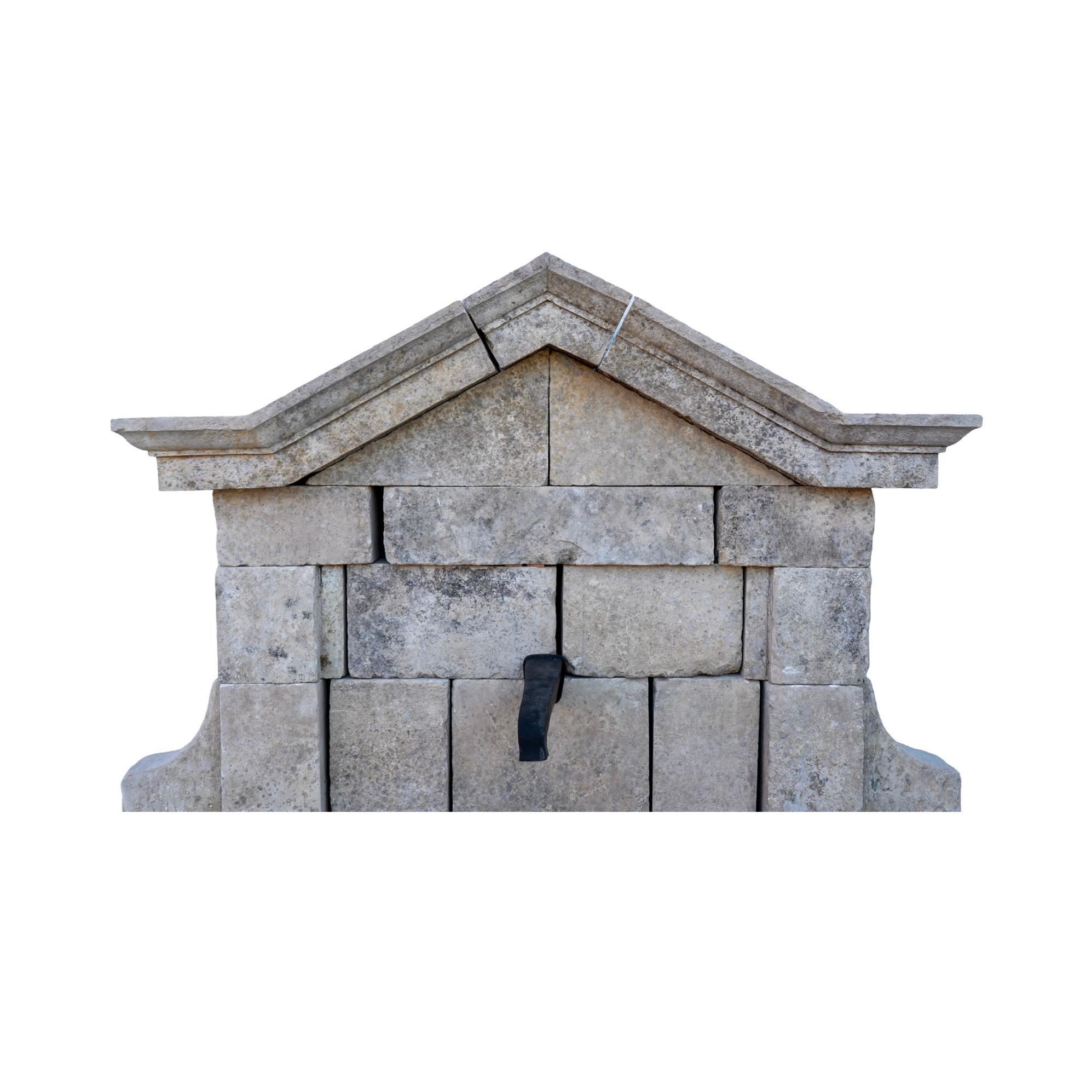 Fuente de pared de piedra caliza Antique French en venta 1