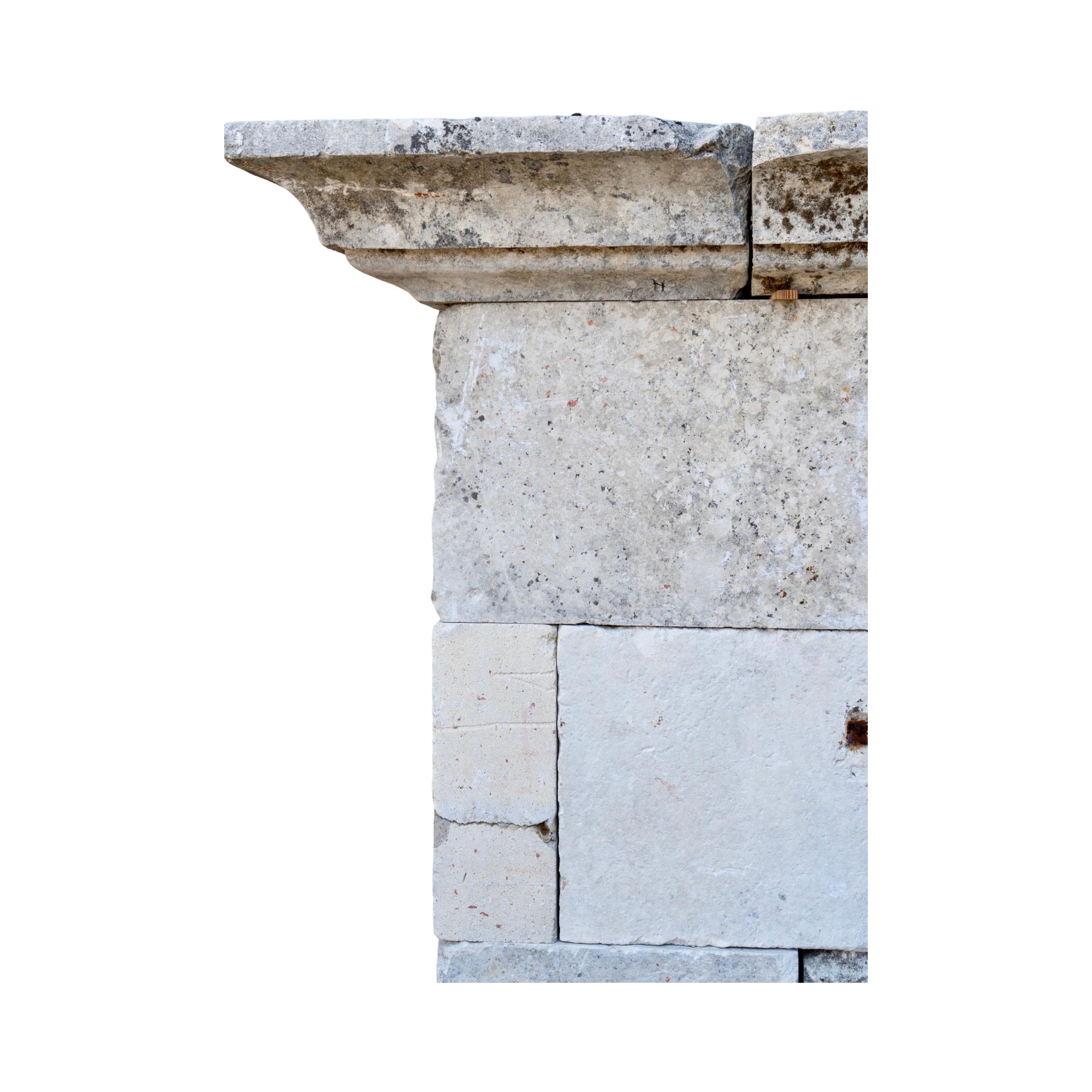 Fuente de pared de piedra caliza Antique French en venta 2