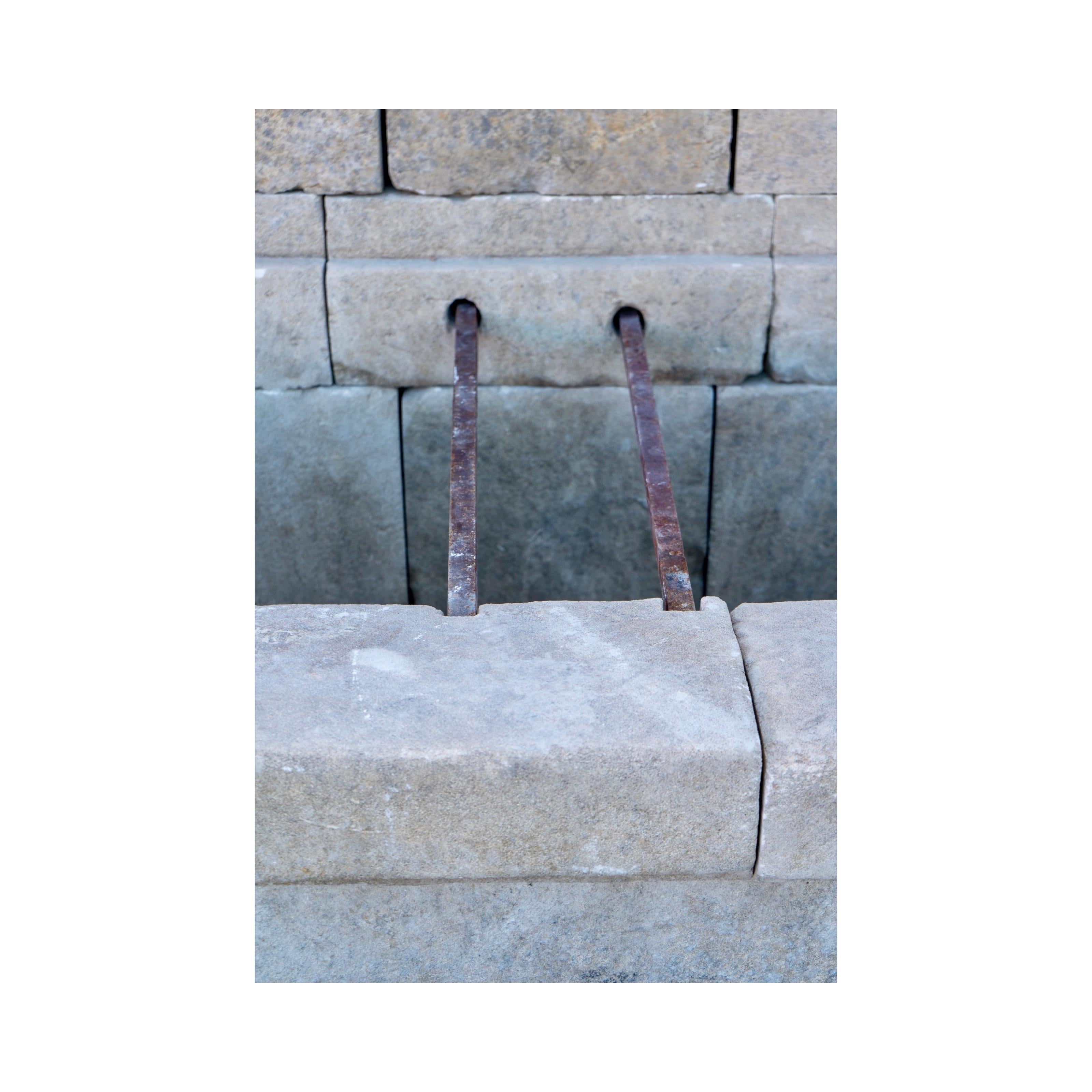 Fuente de pared de piedra caliza Antique French en venta 4