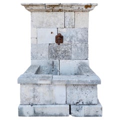 Fontana da parete in pietra calcarea Antique French
