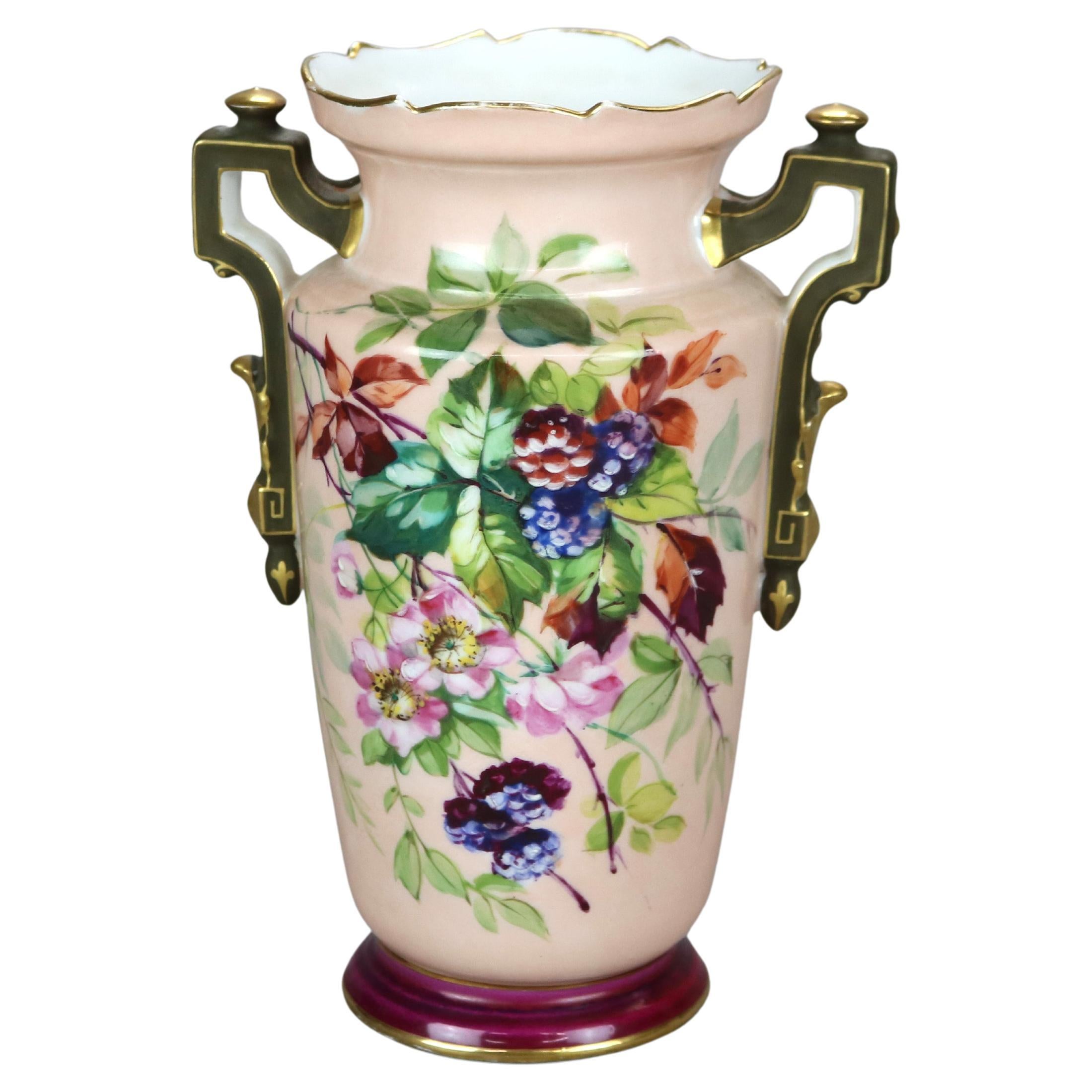 Antique French Limoges Ball and Potter Pintado a Mano Floral y Dorado  Jarrón de porcelana