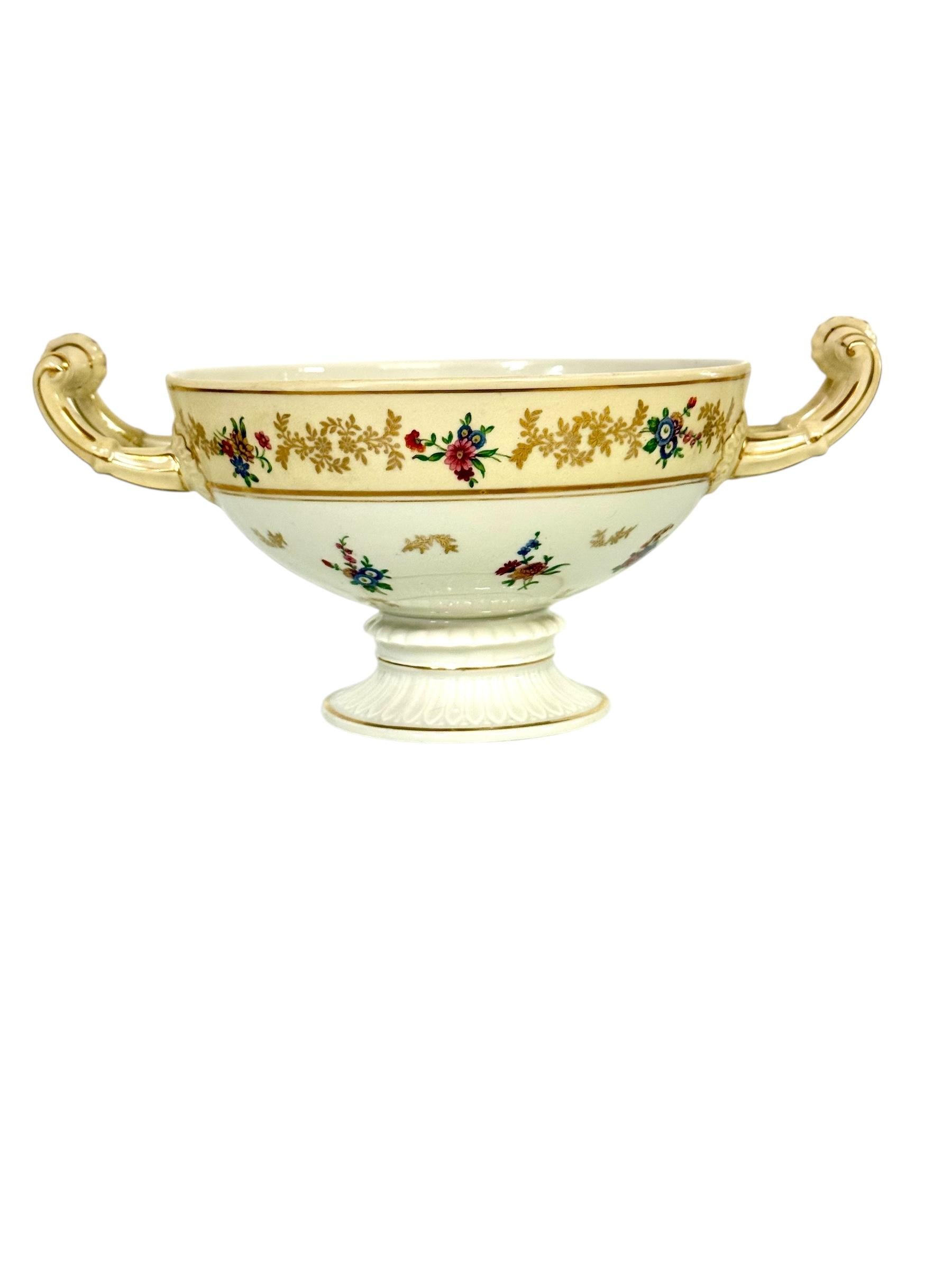 Antique French Limoges Bouillon Bowl by Raynaud & Cie, Swan Mark, c. 1895 In Good Condition For Sale In LA CIOTAT, FR