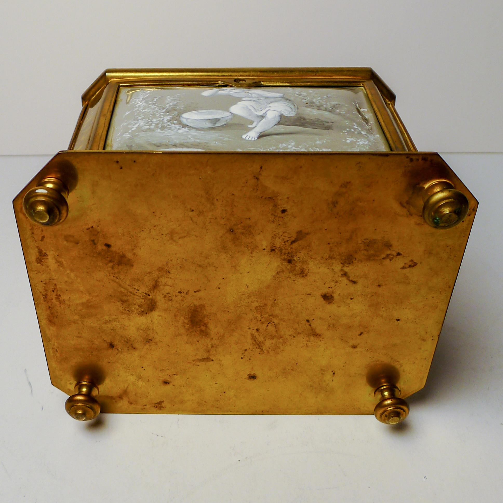Boîte à bijoux française ancienne en émail de Limoges C.1850 en vente 2