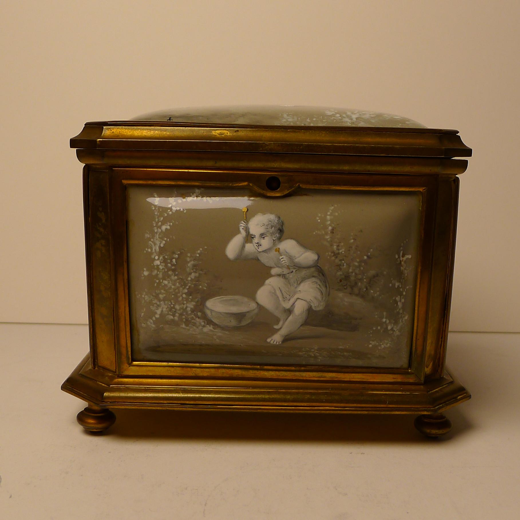 Milieu du XIXe siècle Boîte à bijoux française ancienne en émail de Limoges C.1850 en vente