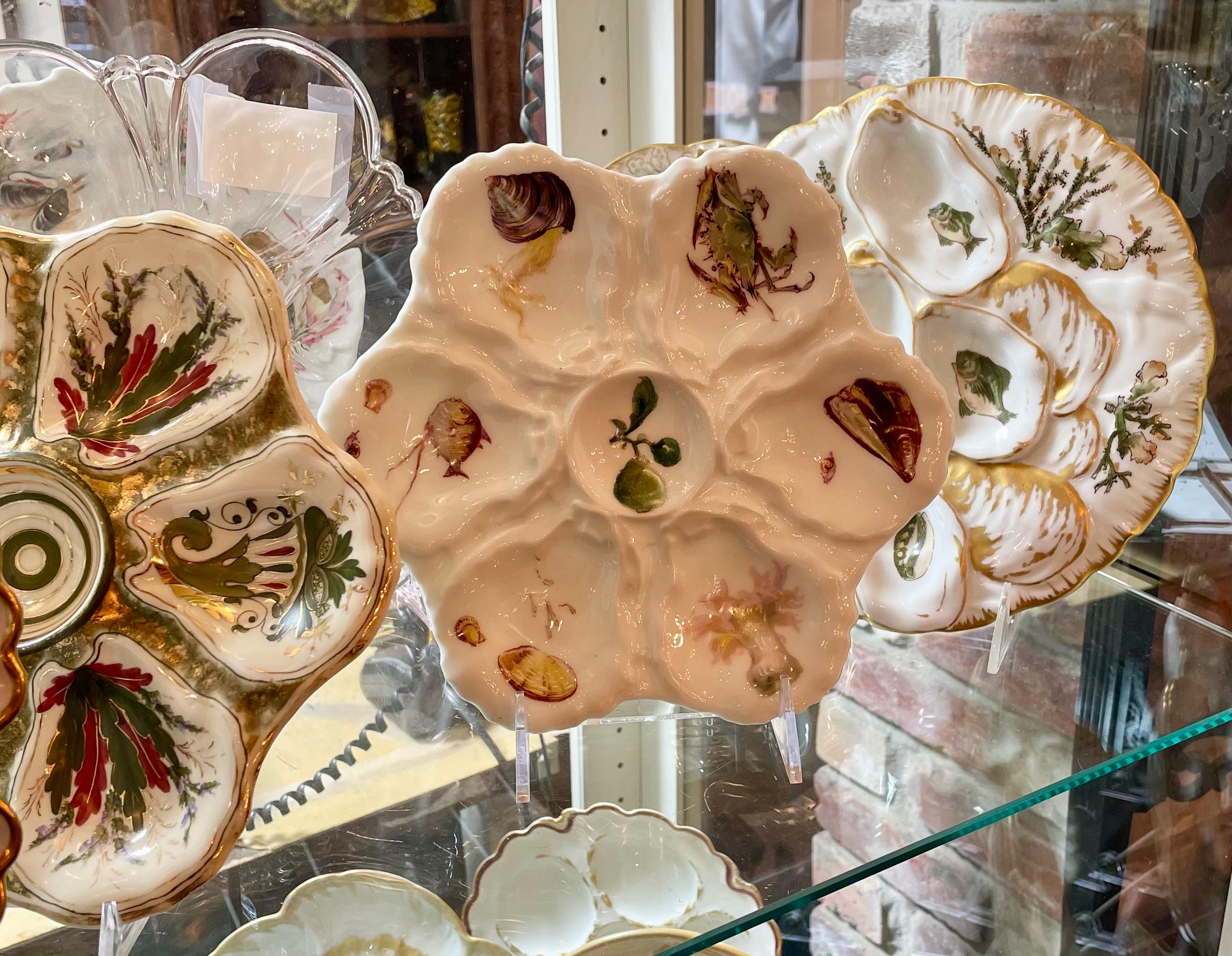 Ancienne assiette à huîtres en porcelaine de Limoges peinte à la main Circa 1880 en vente 1