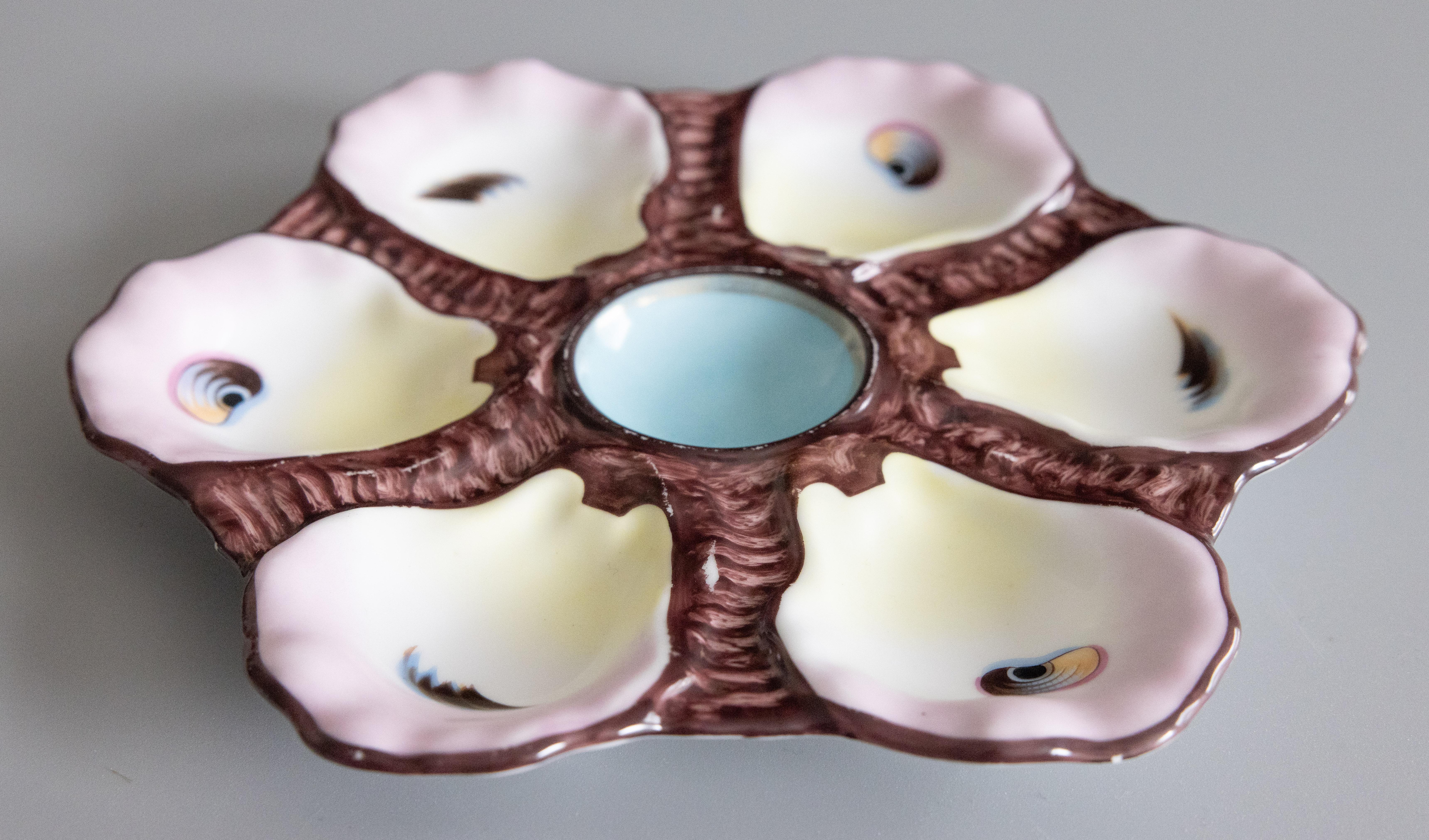Cotto in fornace Antique French Limoges Majolica Porcelain Oyster Plate, circa 1890 in vendita