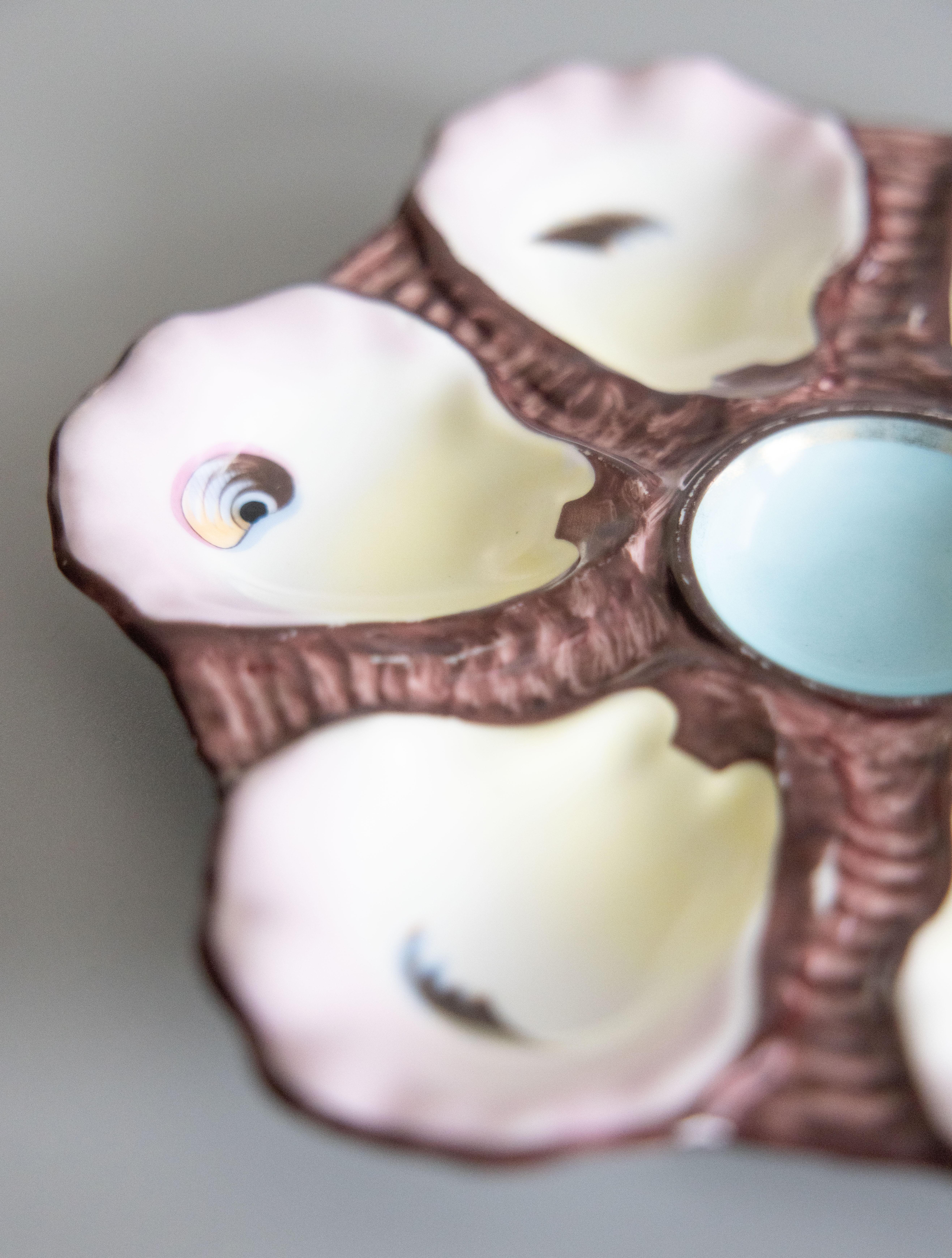 Antique French Limoges Majolica Porcelain Oyster Plate, circa 1890 In condizioni buone in vendita a Pearland, TX
