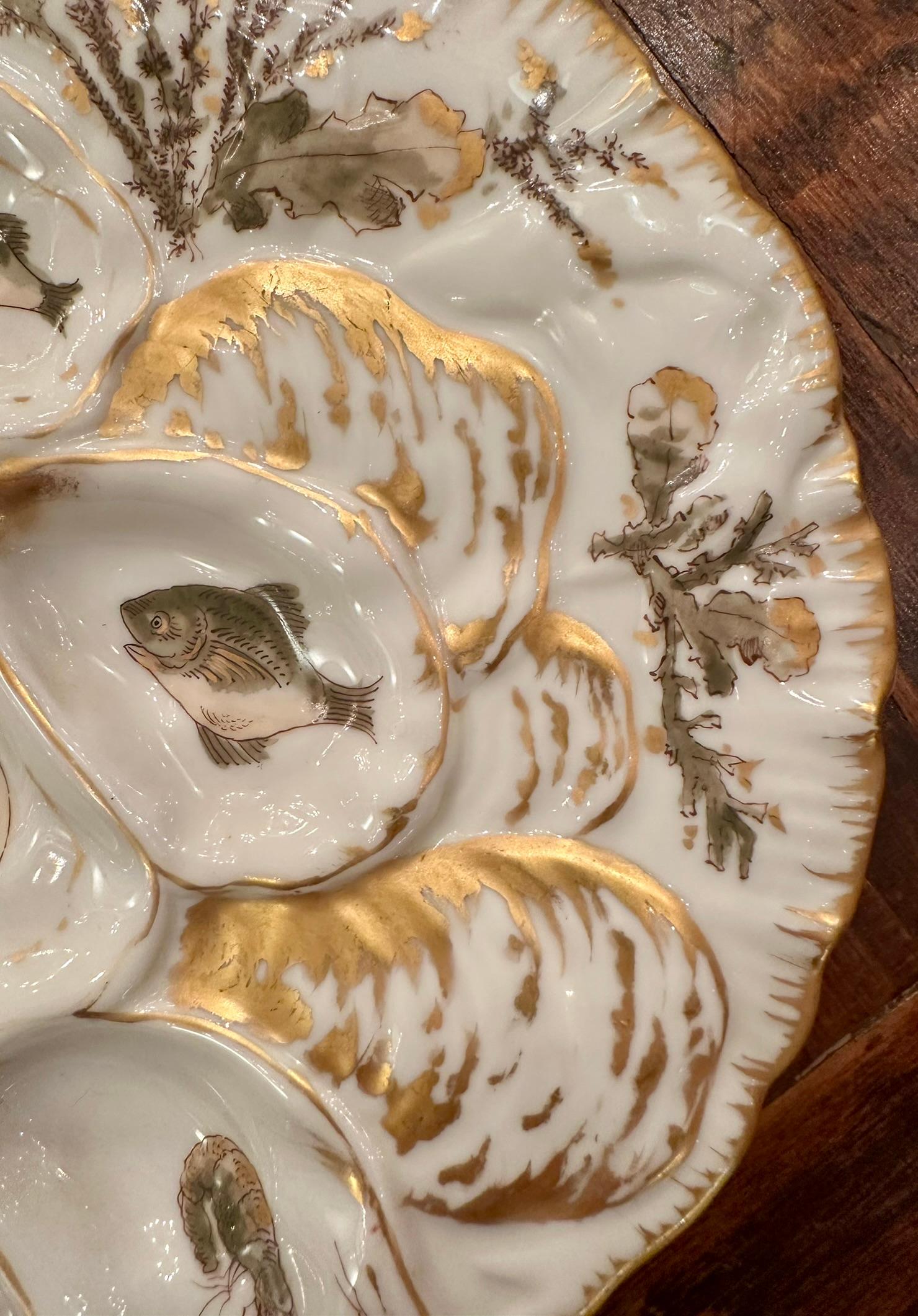 Antique French Limoges Porcelana Sea Life Turkey Pattern Oyster Plate Ca. 1890 en Bueno estado para la venta en New Orleans, LA