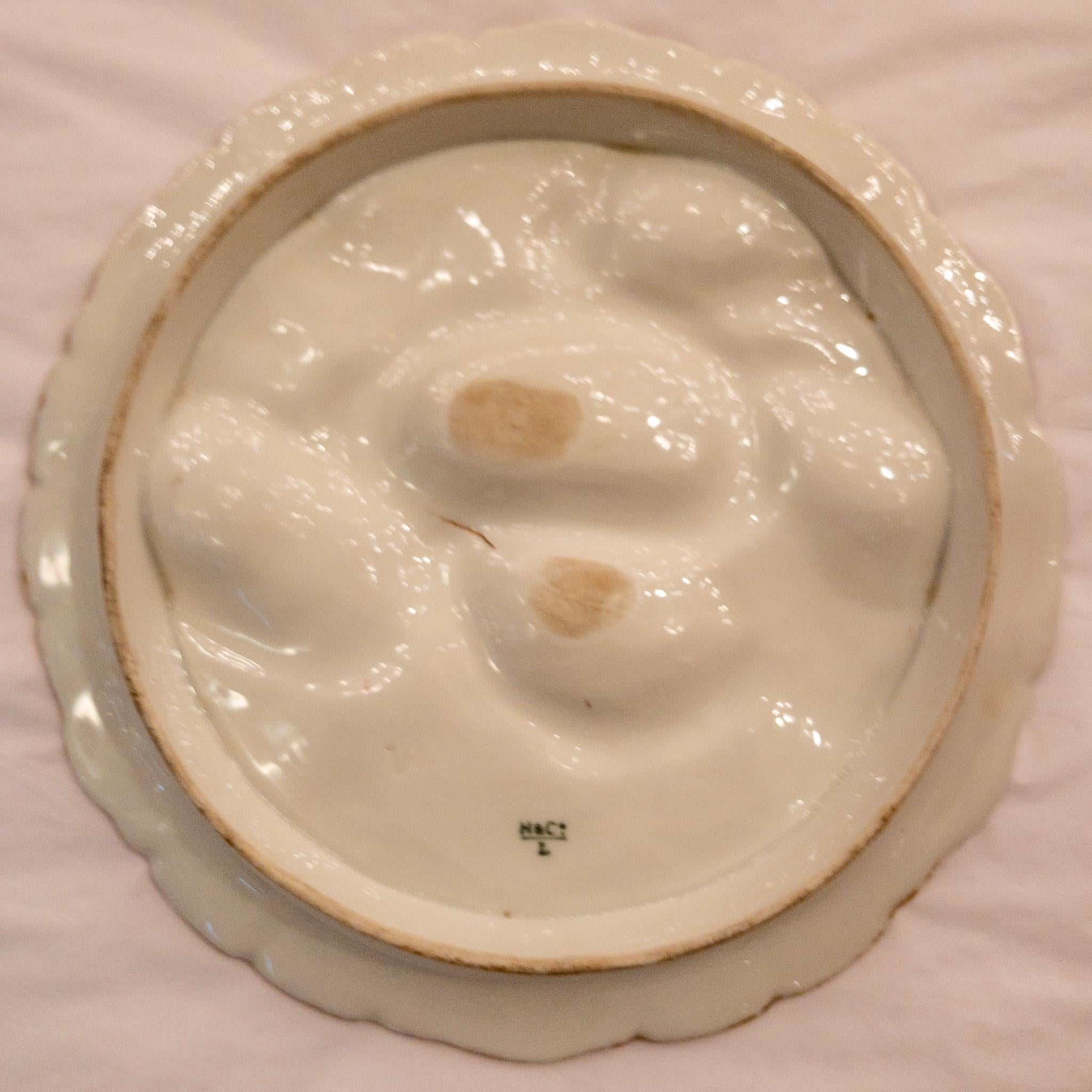 Antique French Limoges Porcelain Turkey Pattern Oyster Plate, circa 1880s In Good Condition In New Orleans, LA