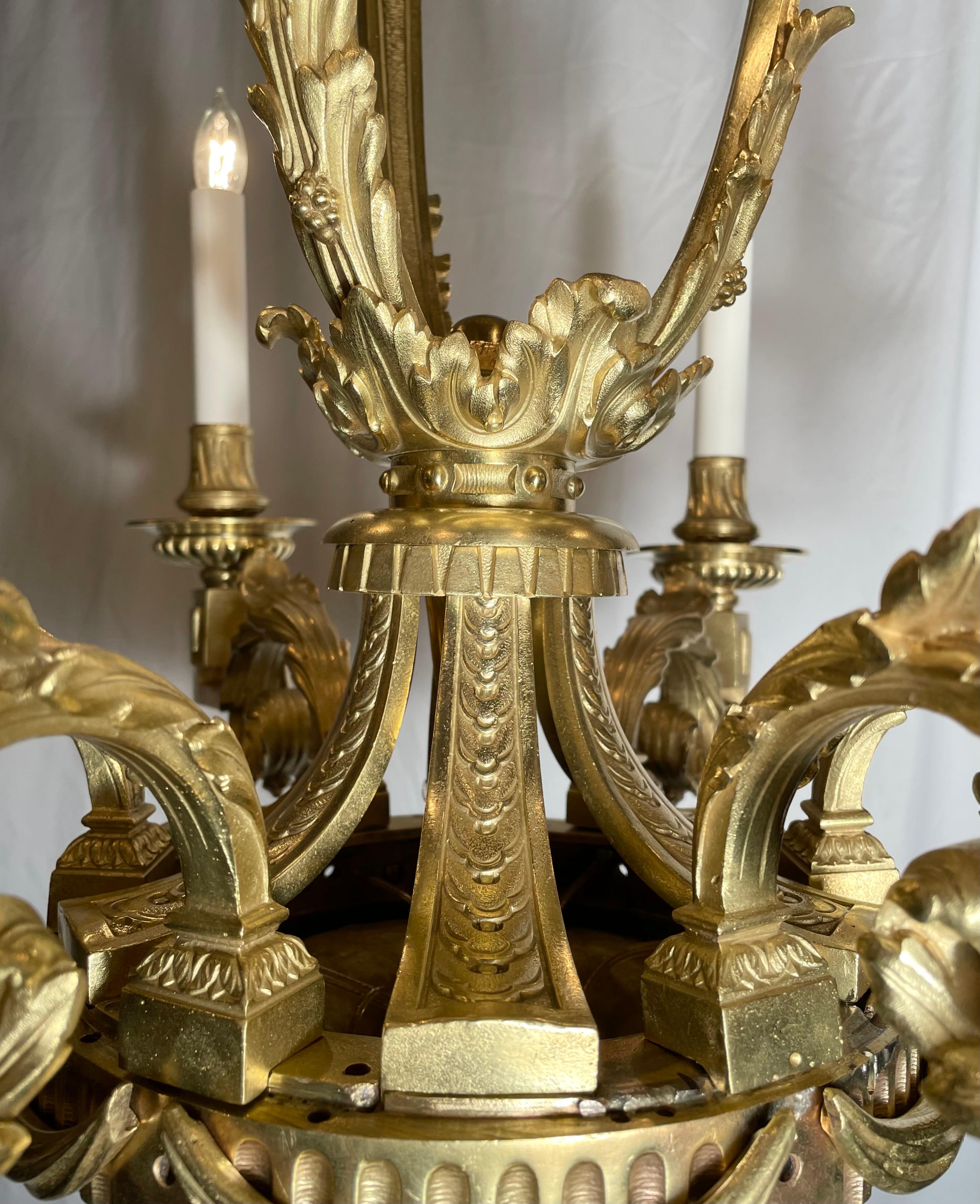 Français Antiquité française Louis XVI Lustre à six lumières en bronze circa 1890 en vente