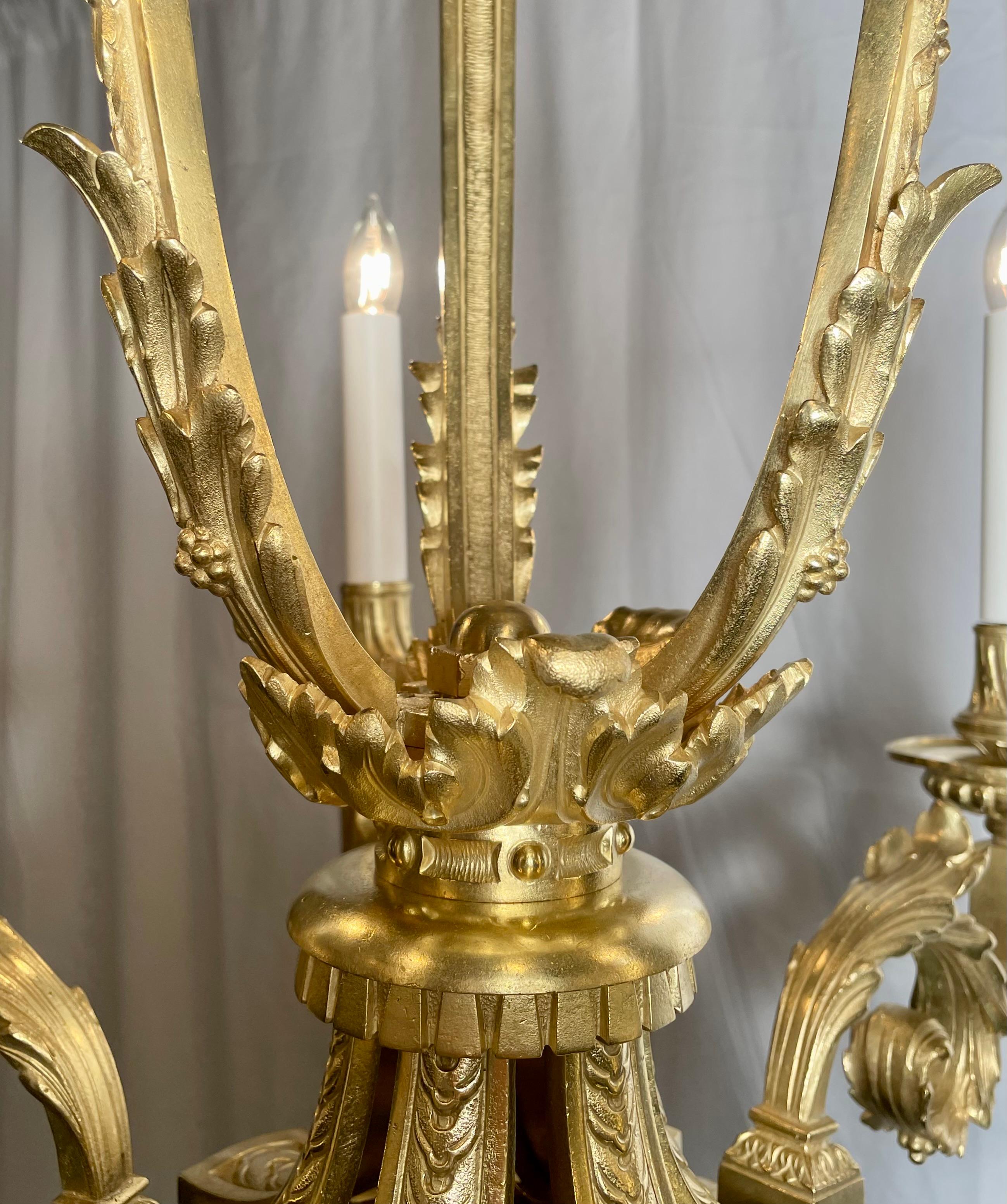 Antiguo candelabro francés Luis XVI de seis luces de bronce circa 1890 en Bueno estado para la venta en New Orleans, LA