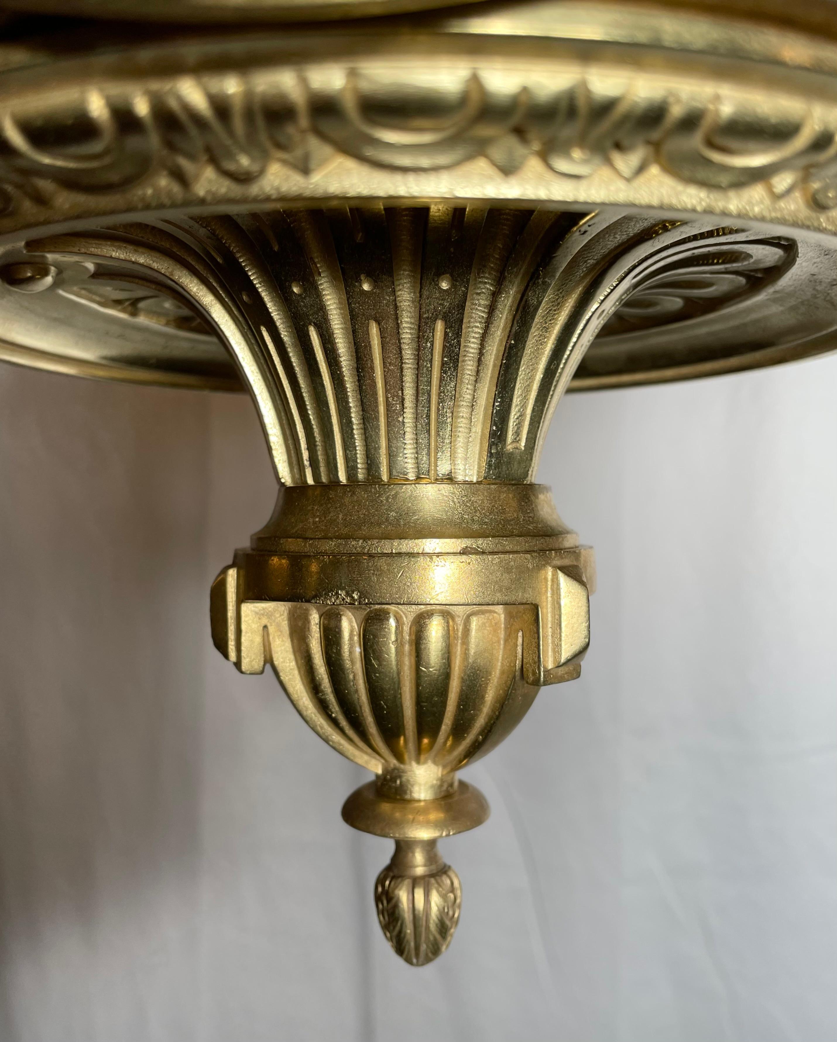 Antiquité française Louis XVI Lustre à six lumières en bronze circa 1890 en vente 2