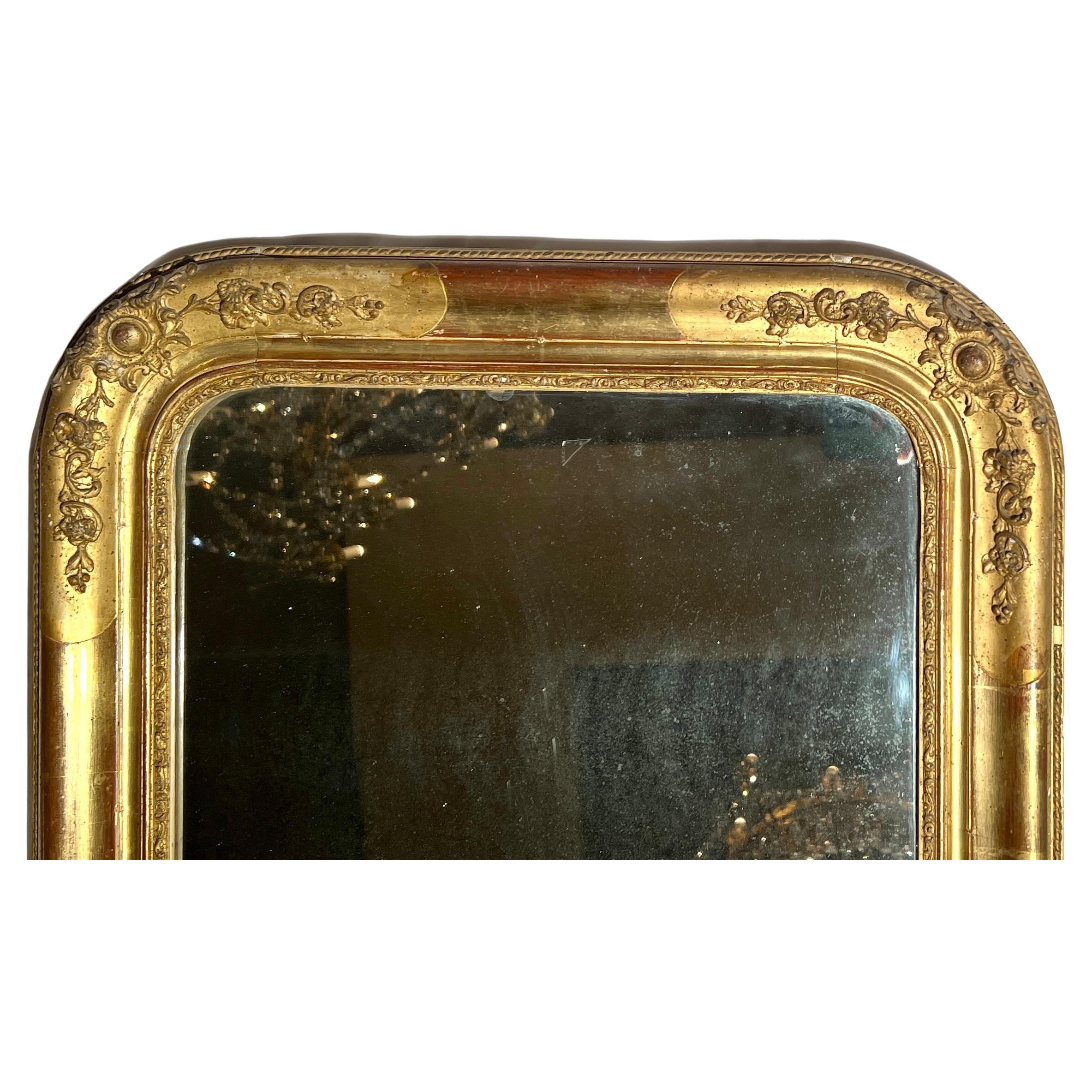 Antike Französisch Louis Philippe geschnitzt vergoldet Wood Mirror, CIRCA 1860. im Zustand „Gut“ im Angebot in New Orleans, LA