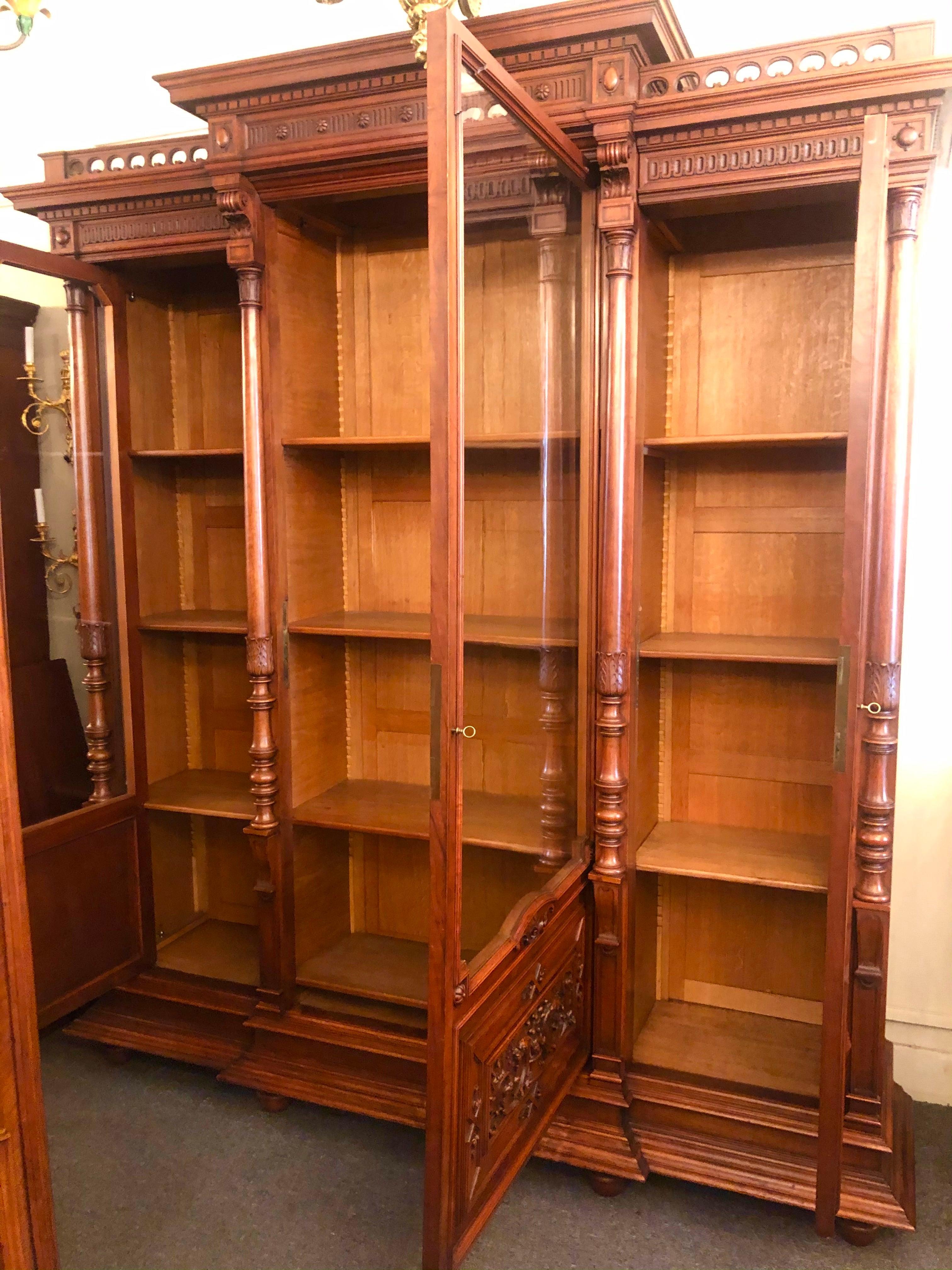 Antique French Louis Philippe carved walnut 3-door display bookcase cabinet, Circa 1880-1890.
Overall dimensions: 97