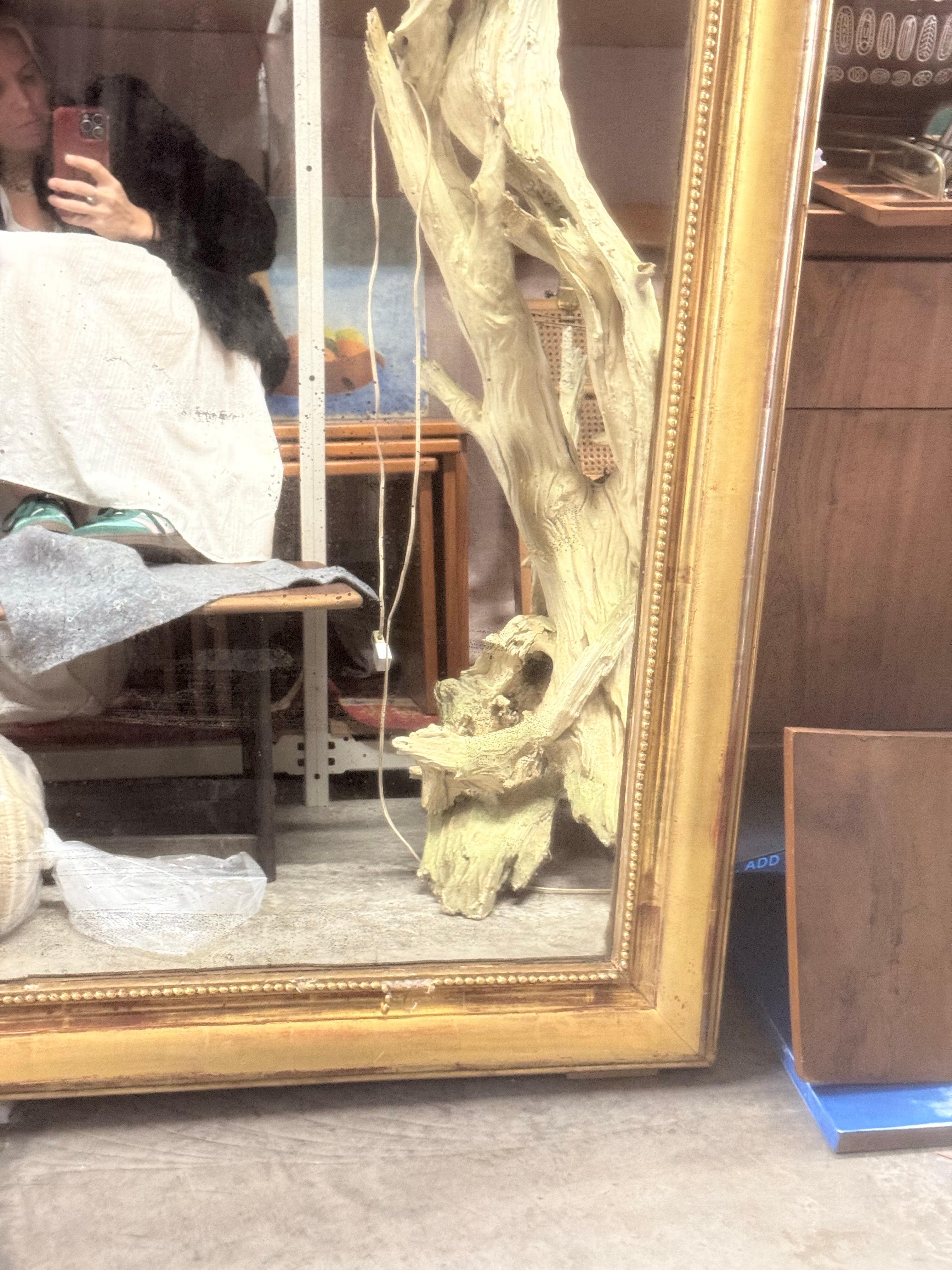 ANTIQUE FRENCH LOUIS PHILIPPE, SPECCHIO DA PARETE DORATO DA PAVIMENTO, CIRCA 1880

Un bellissimo grande specchio da parete/pavimento in gesso e doratura francese del 1880 circa. Il vetro presenta alcune macchie che conferiscono qualità e storia a