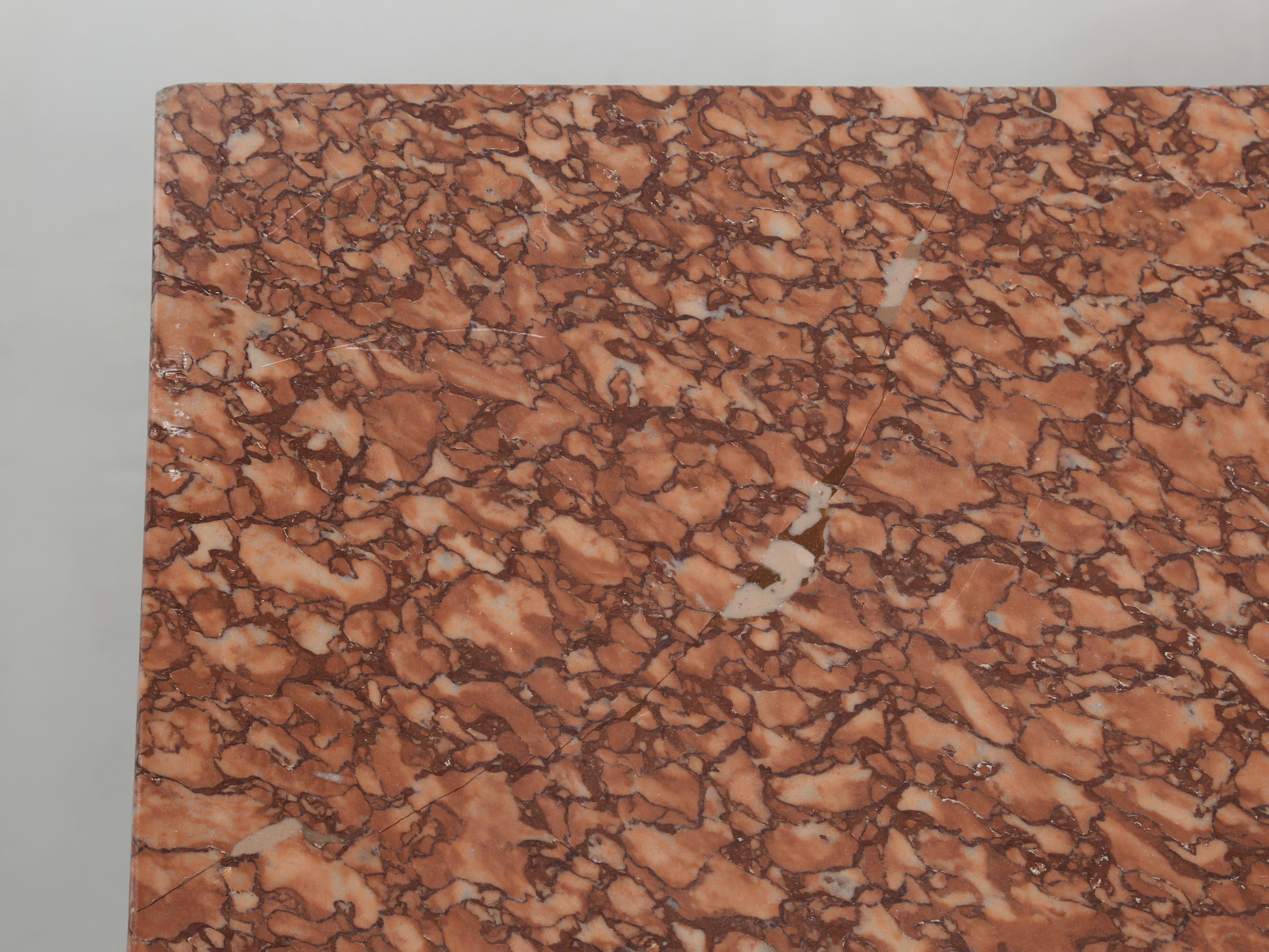 Antike französische Louis Philippe Mahagoni-Kommode mit Marmorplatte Restaurierter Zustand im Zustand „Gut“ im Angebot in Chicago, IL