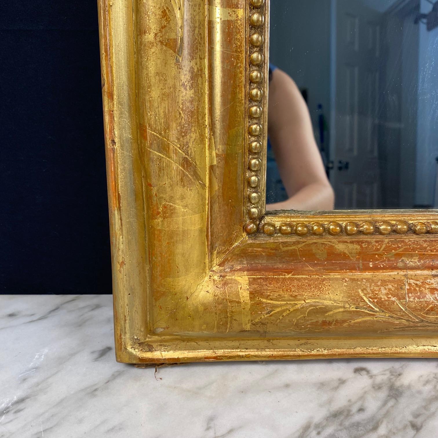 Antique French Louis Philippe Mirror with Crest and Original Gold Gilt Bon état - En vente à Hopewell, NJ