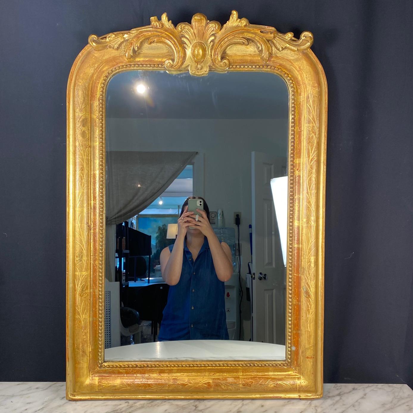 Antique French Louis Philippe Mirror with Crest and Original Gold Gilt en vente 1