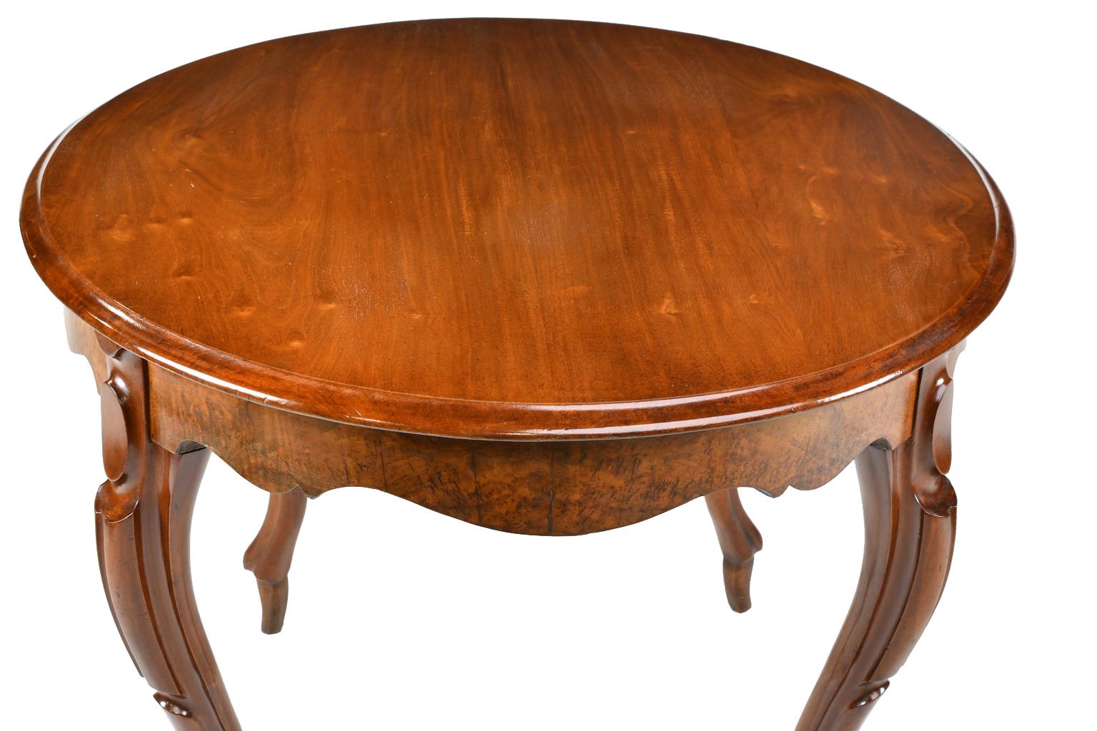Antique French Louis Philippe Oval Dining/ Center Table in Mahogany, circa 1840 For Sale 4