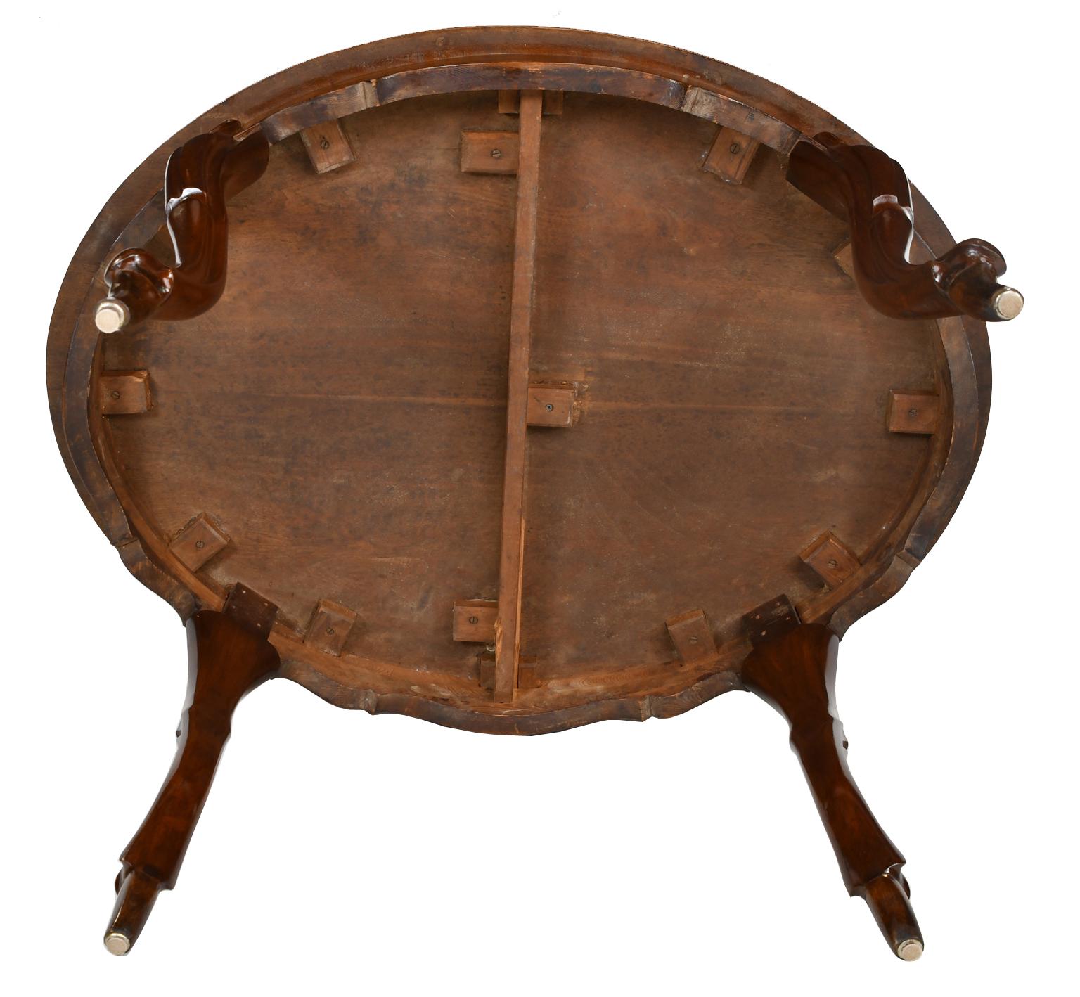 Antique French Louis Philippe Oval Dining/ Center Table in Mahogany, circa 1840 For Sale 9