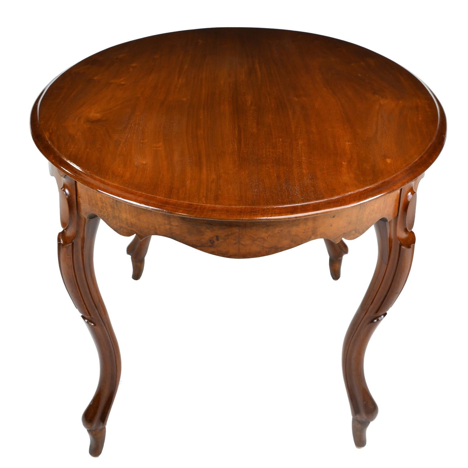 Antique French Louis Philippe Oval Dining/ Center Table in Mahogany, circa 1840 In Good Condition For Sale In Miami, FL