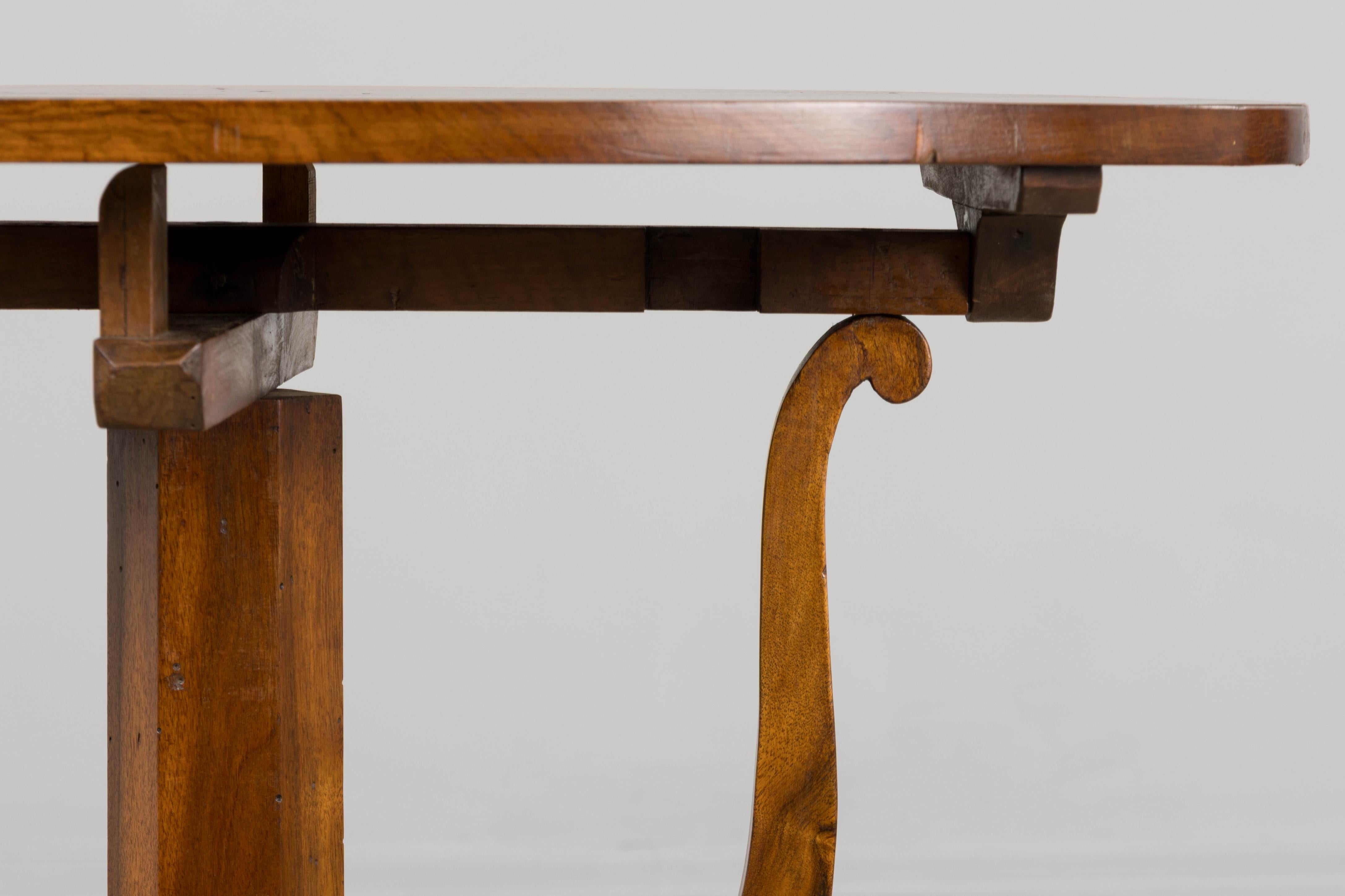 Hand-Carved Antique French Louis Philippe Oval Walnut Vendange Wine Tasting Side Table For Sale