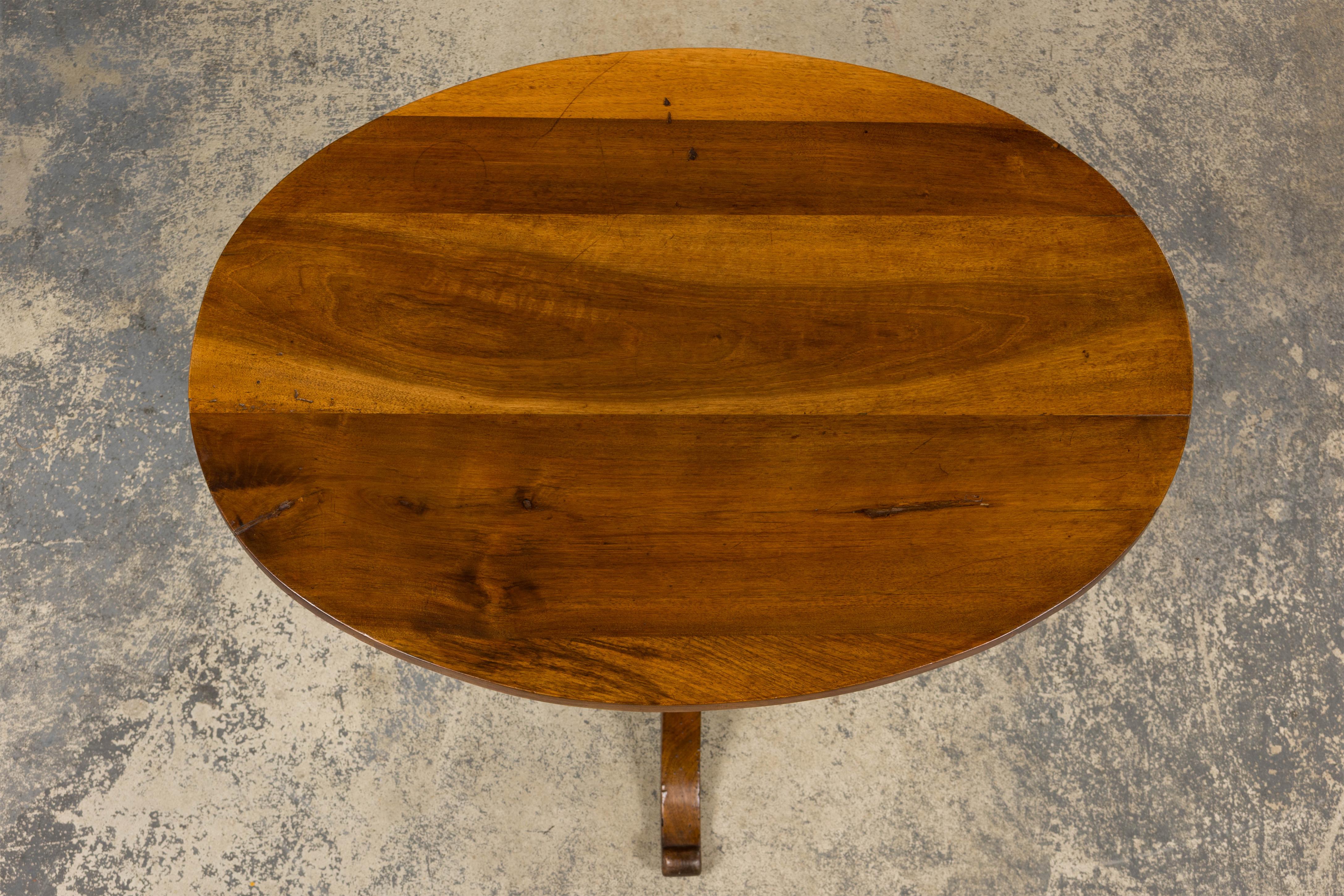 Antique French Louis Philippe Oval Walnut Vendange Wine Tasting Side Table In Good Condition For Sale In Astoria, NY