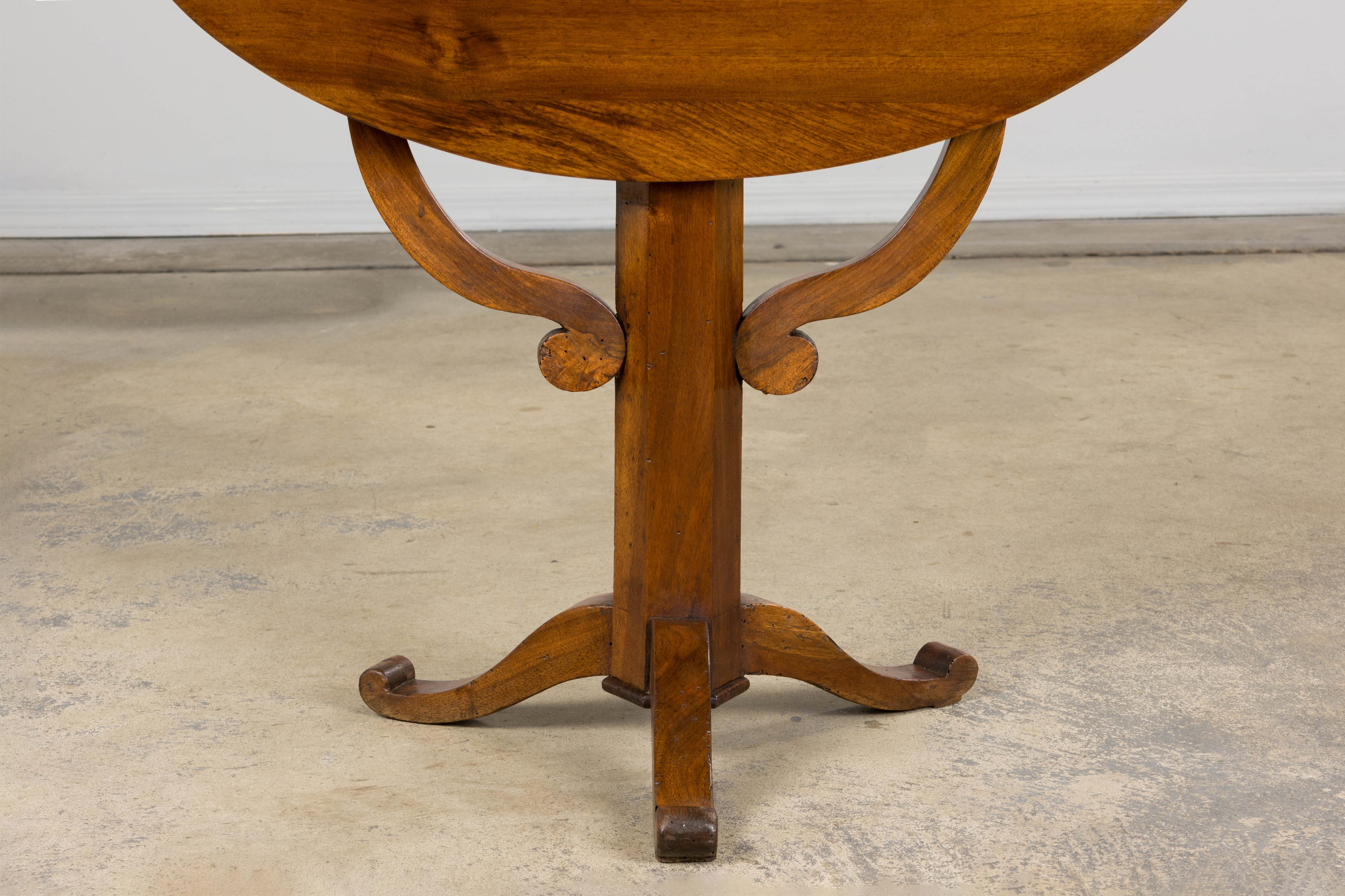 Antique French Louis Philippe Oval Walnut Vendange Wine Tasting Side Table For Sale 1