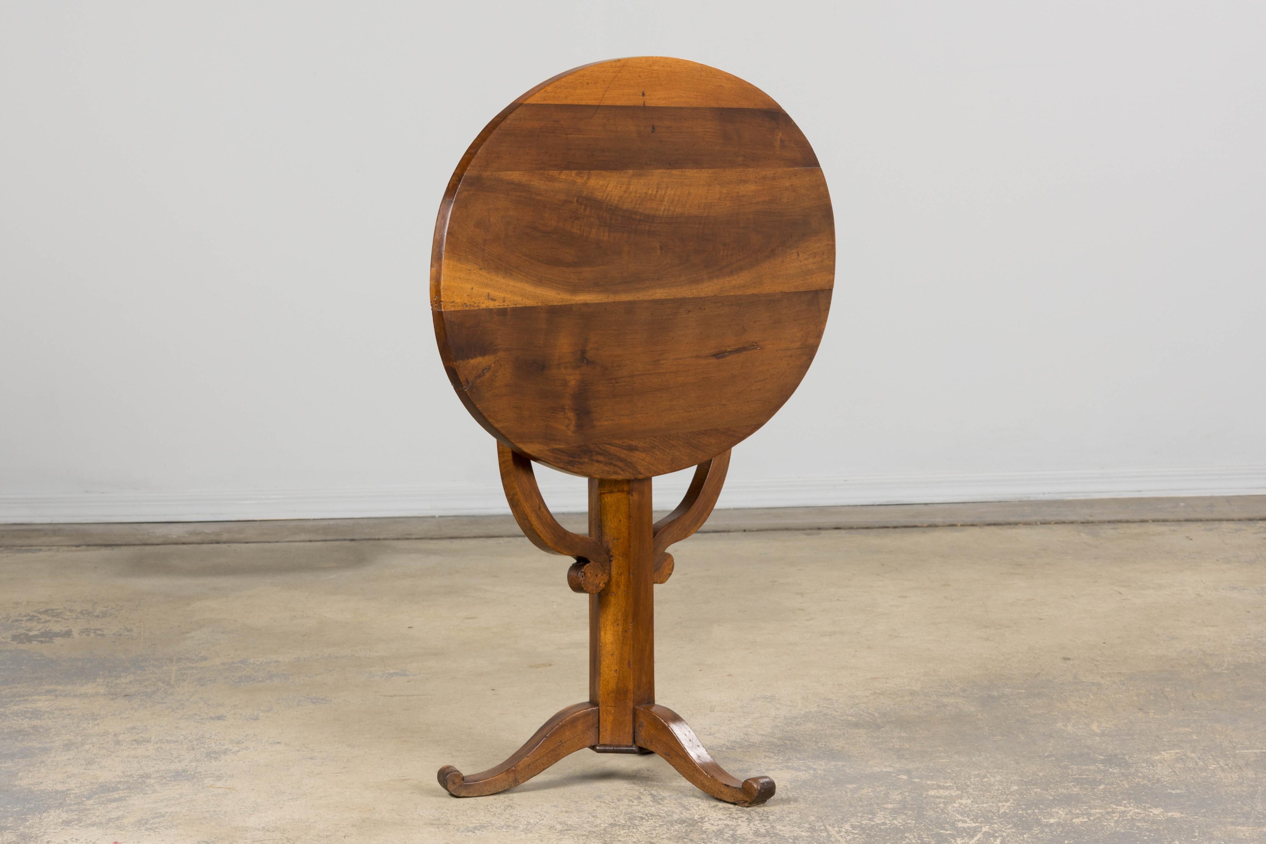 Antique French Louis Philippe Oval Walnut Vendange Wine Tasting Side Table For Sale 2