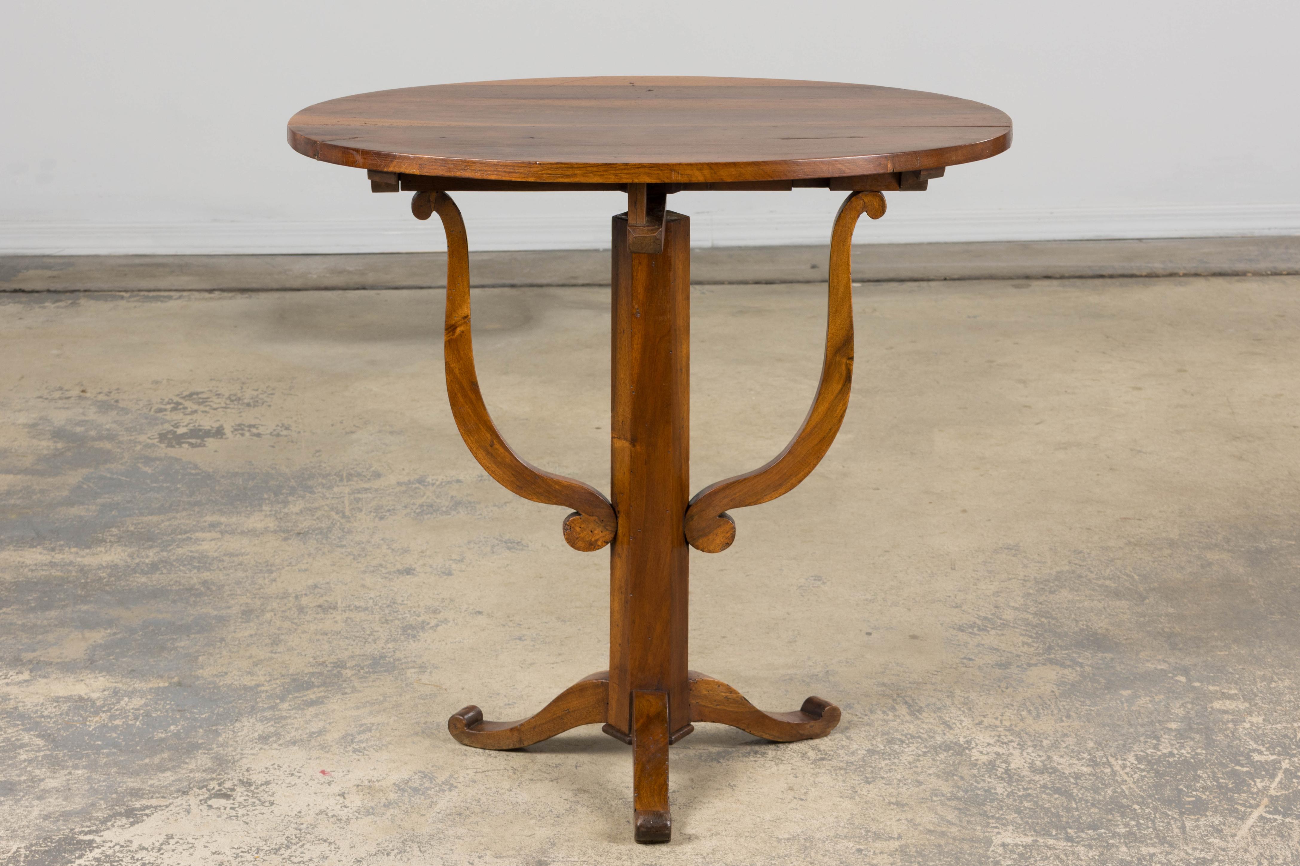 Antique French Louis Philippe Oval Walnut Vendange Wine Tasting Side Table For Sale 3