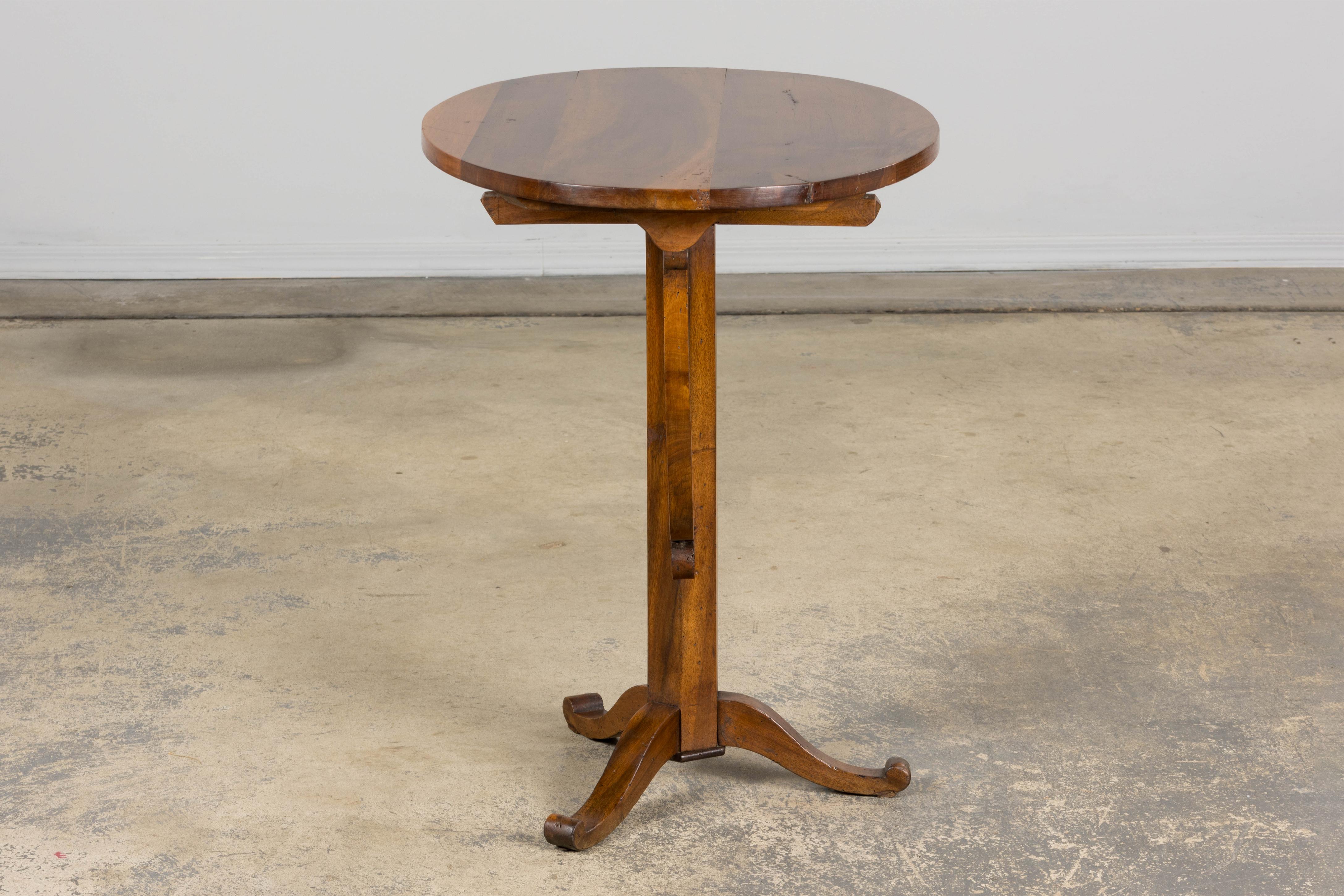 Antique French Louis Philippe Oval Walnut Vendange Wine Tasting Side Table For Sale 4