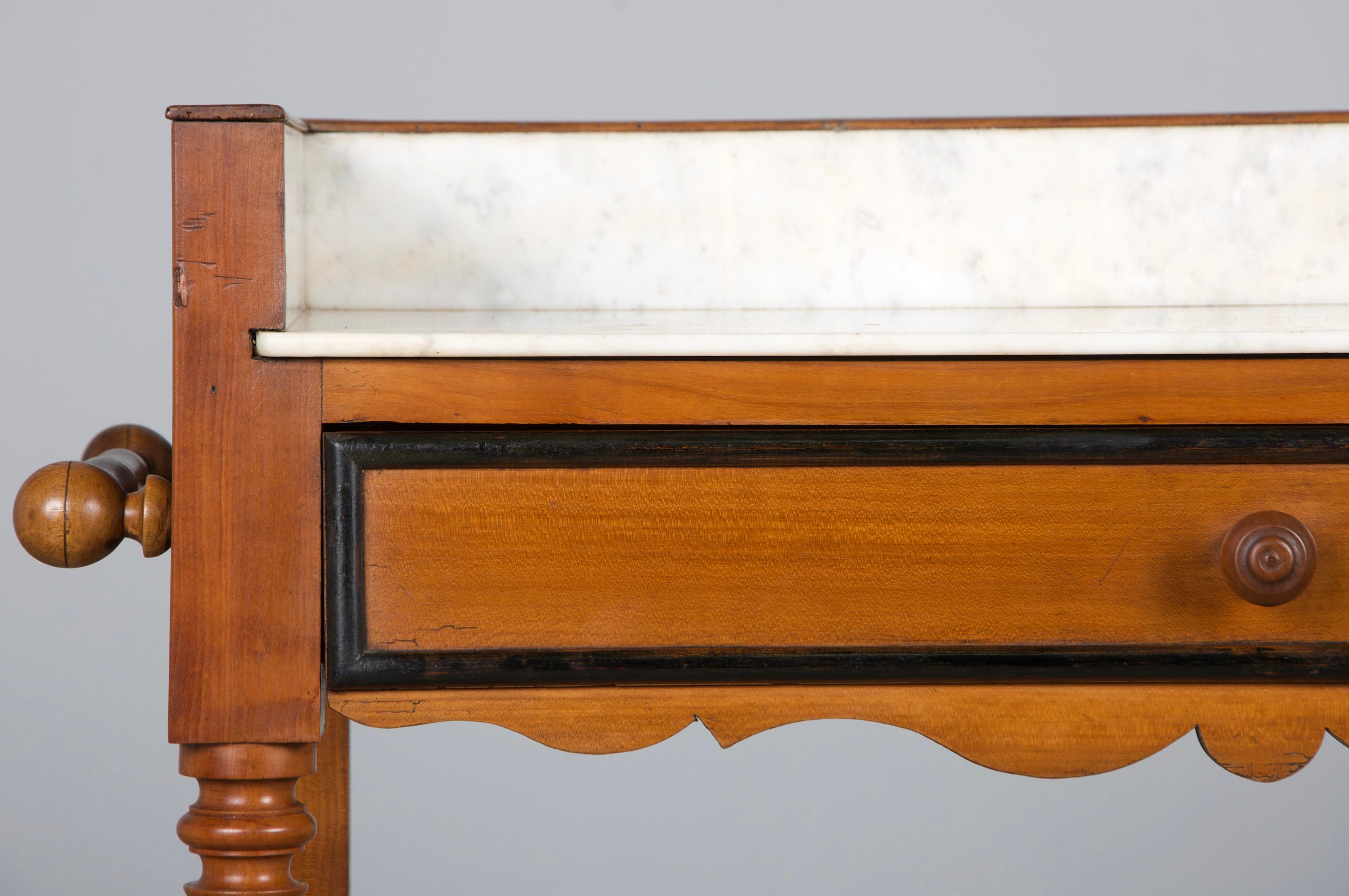 Luigi Filippo Antique French Louis Philippe Provincial Maple Wash Table W/ Carrara Marble in vendita