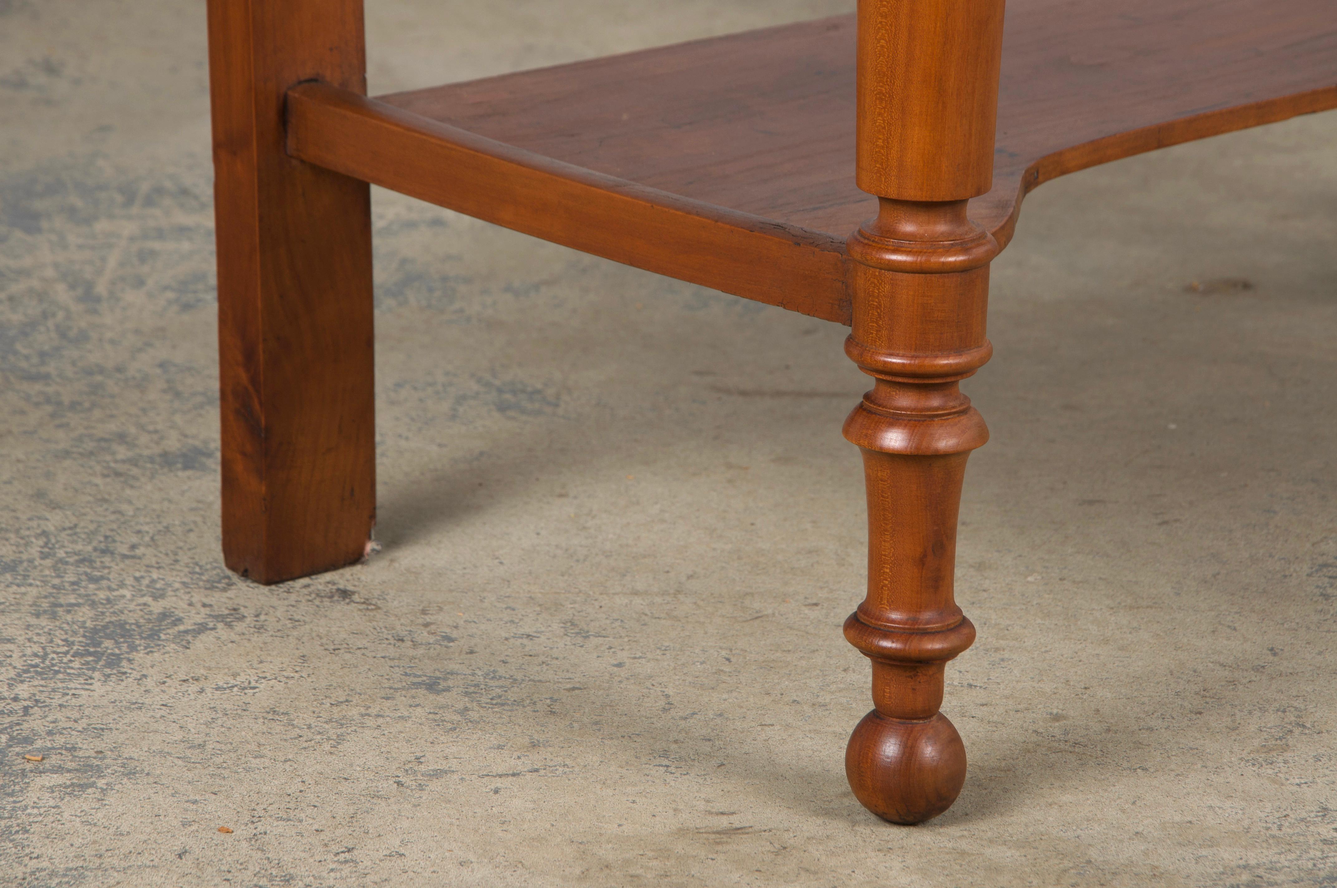 XIX secolo Antique French Louis Philippe Provincial Maple Wash Table W/ Carrara Marble in vendita