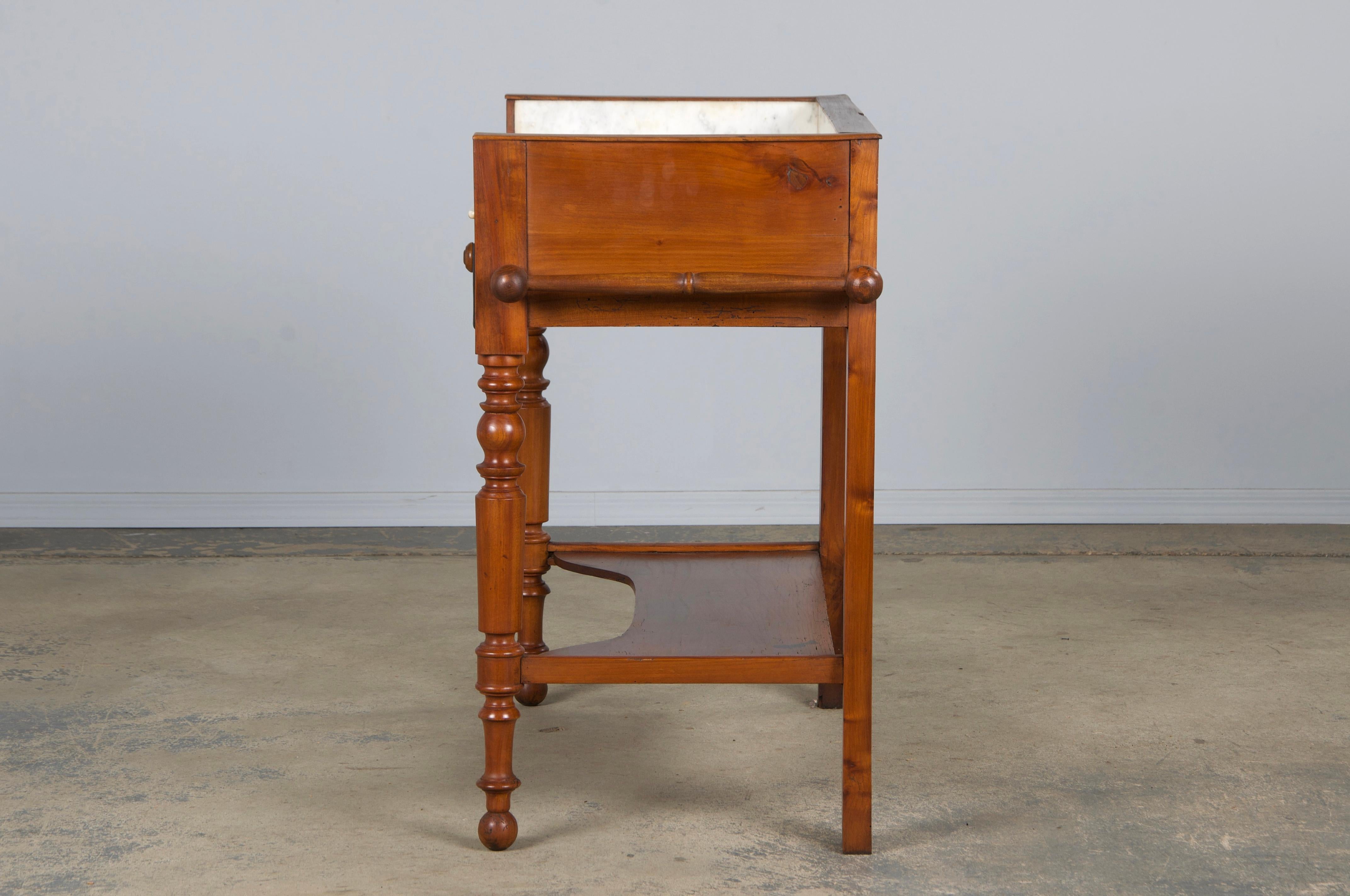 Marmo di Carrara Antique French Louis Philippe Provincial Maple Wash Table W/ Carrara Marble in vendita