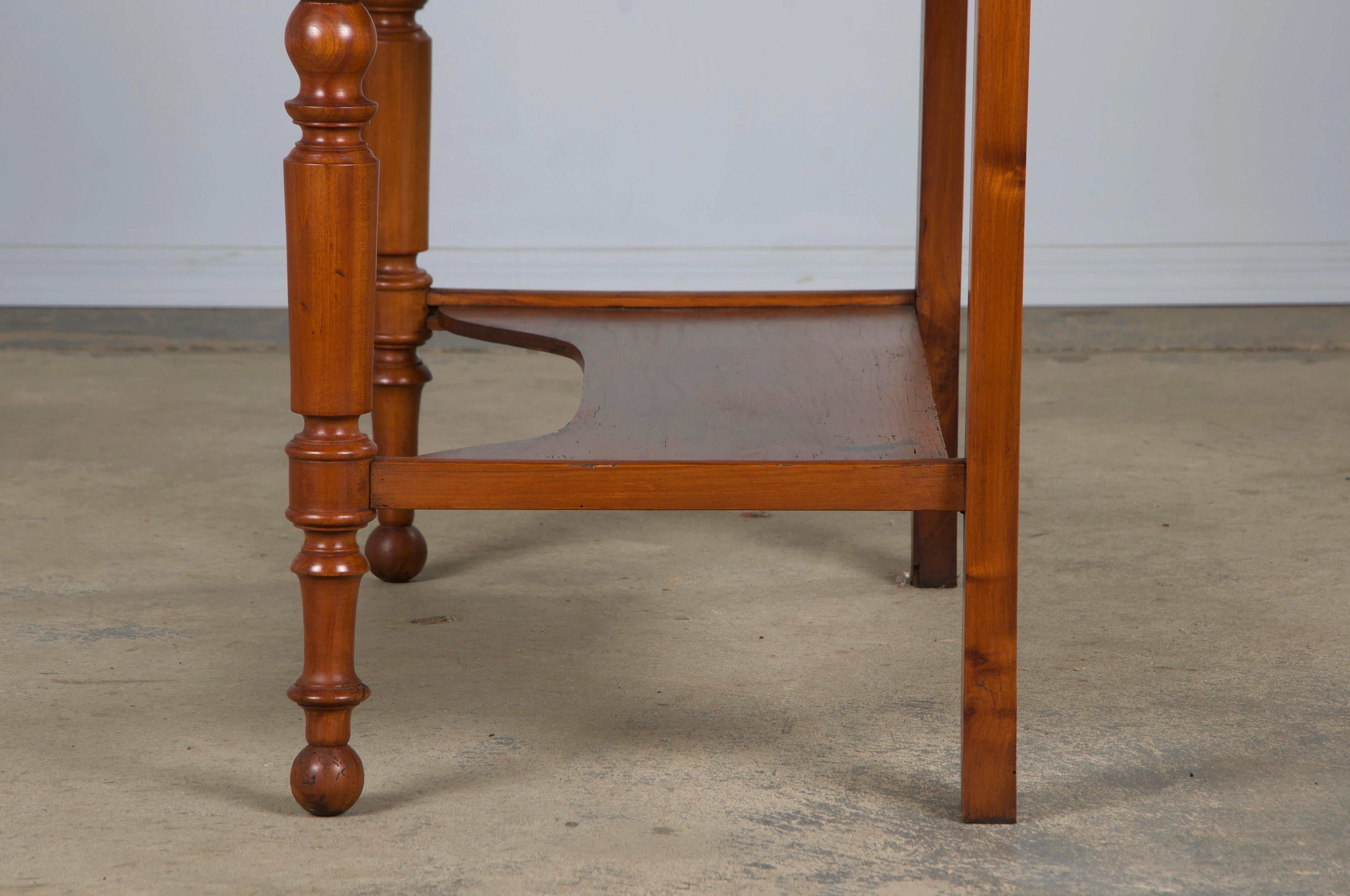 Antique French Louis Philippe Provincial Maple Wash Table W/ Carrara Marble in vendita 1