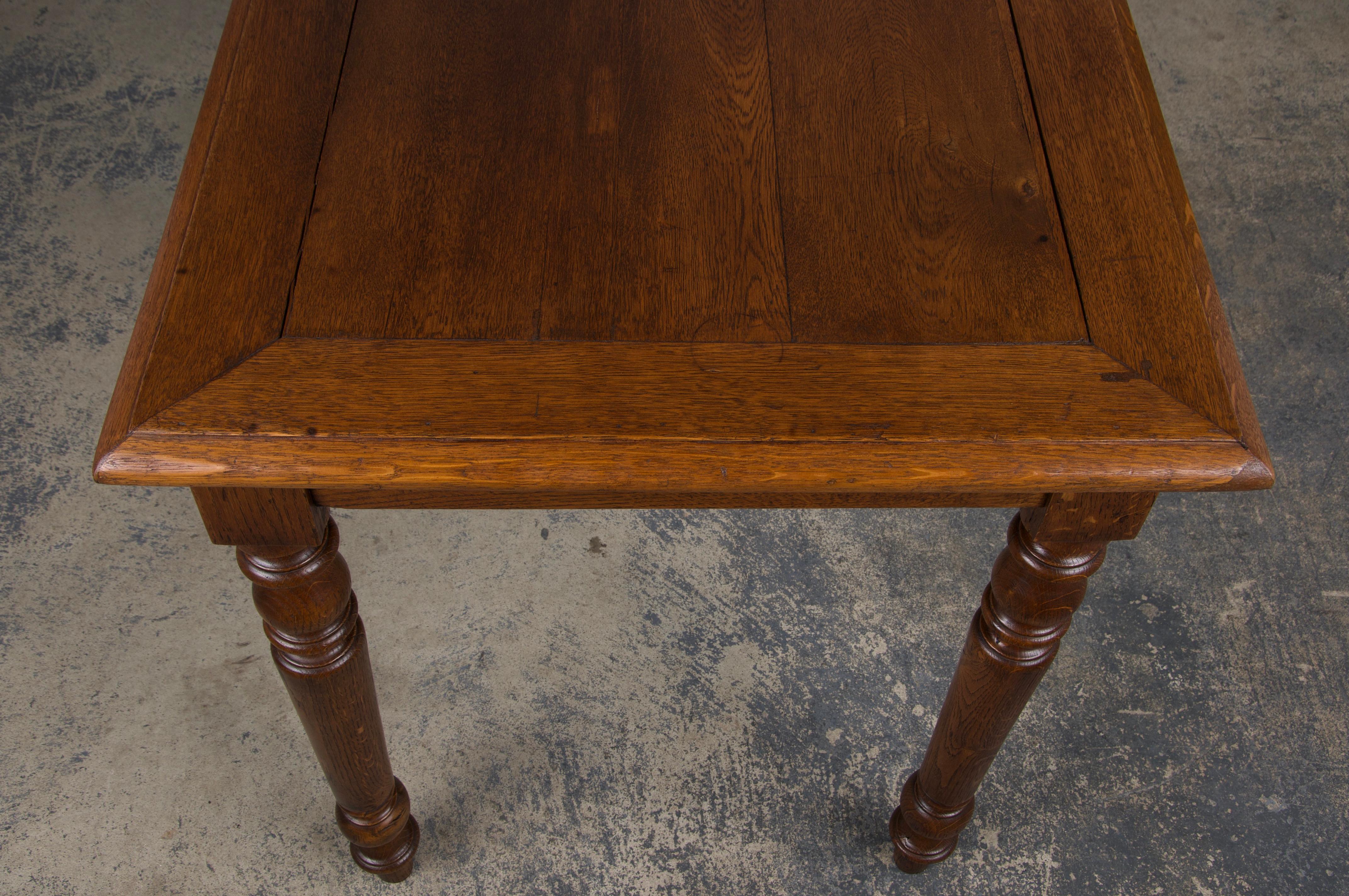 Ancienne table provinciale française en chêne de style Louis Philippe en vente 2