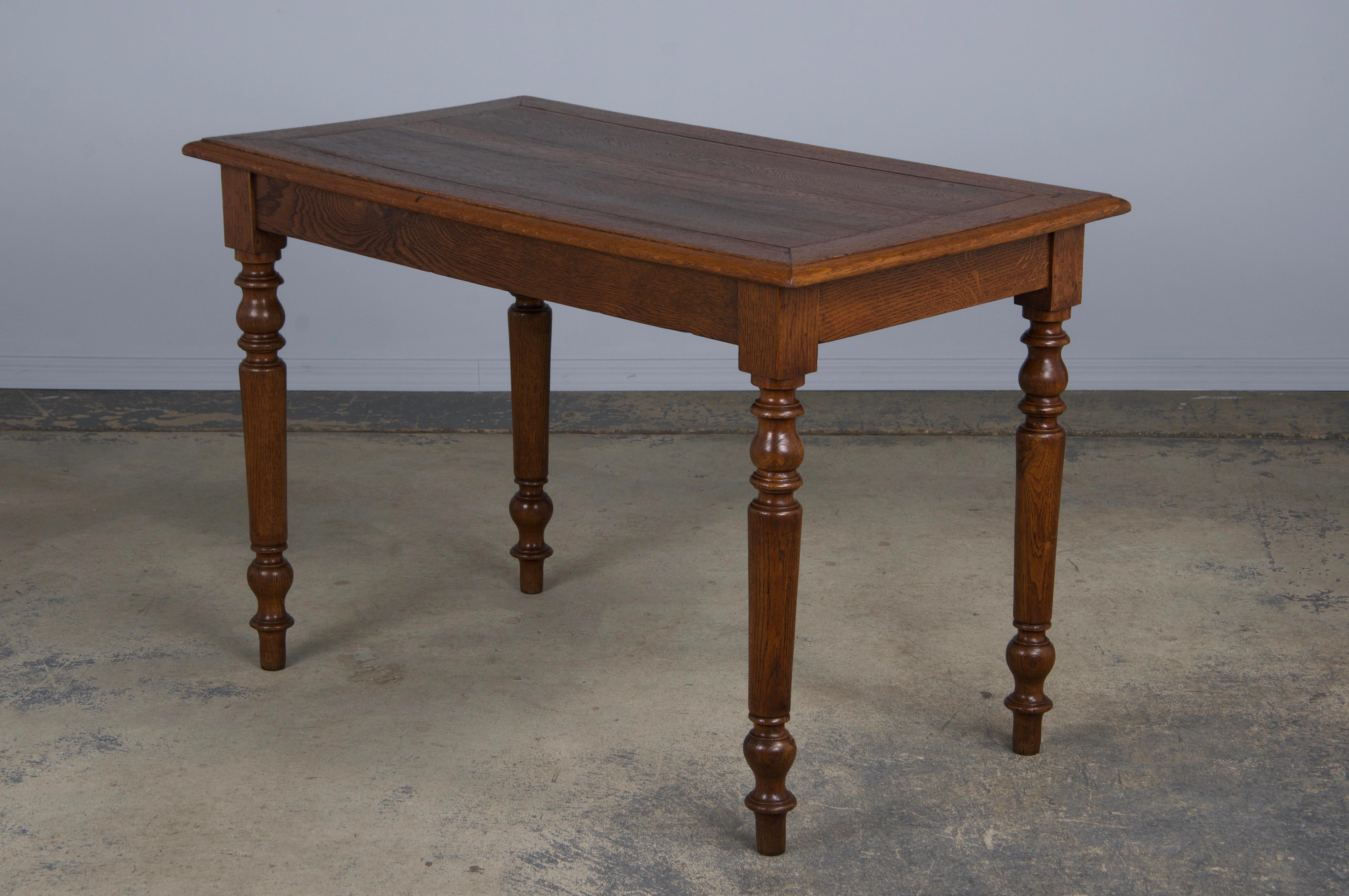 Ancienne table provinciale française en chêne de style Louis Philippe en vente 4