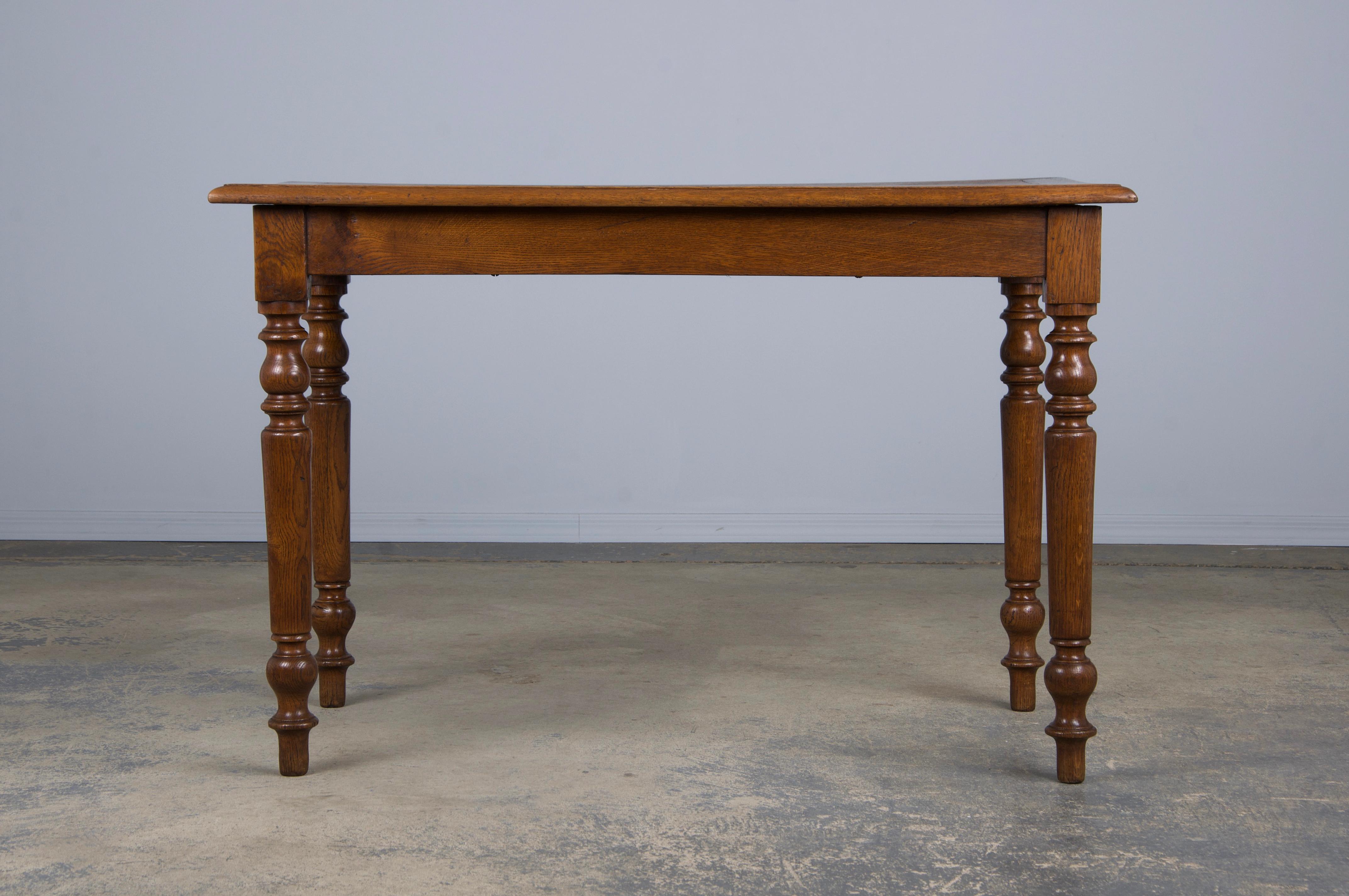 Ancienne table provinciale française en chêne de style Louis Philippe en vente 6