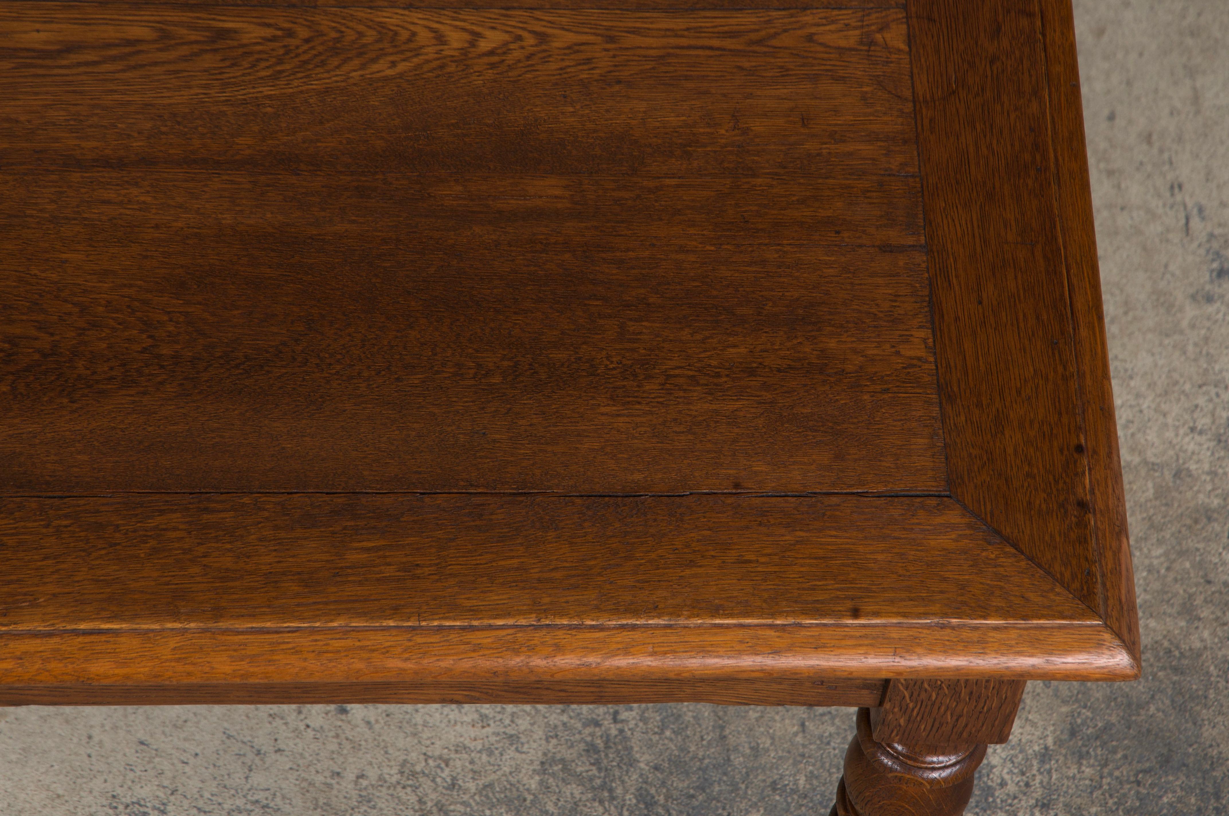 XIXe siècle Ancienne table provinciale française en chêne de style Louis Philippe en vente