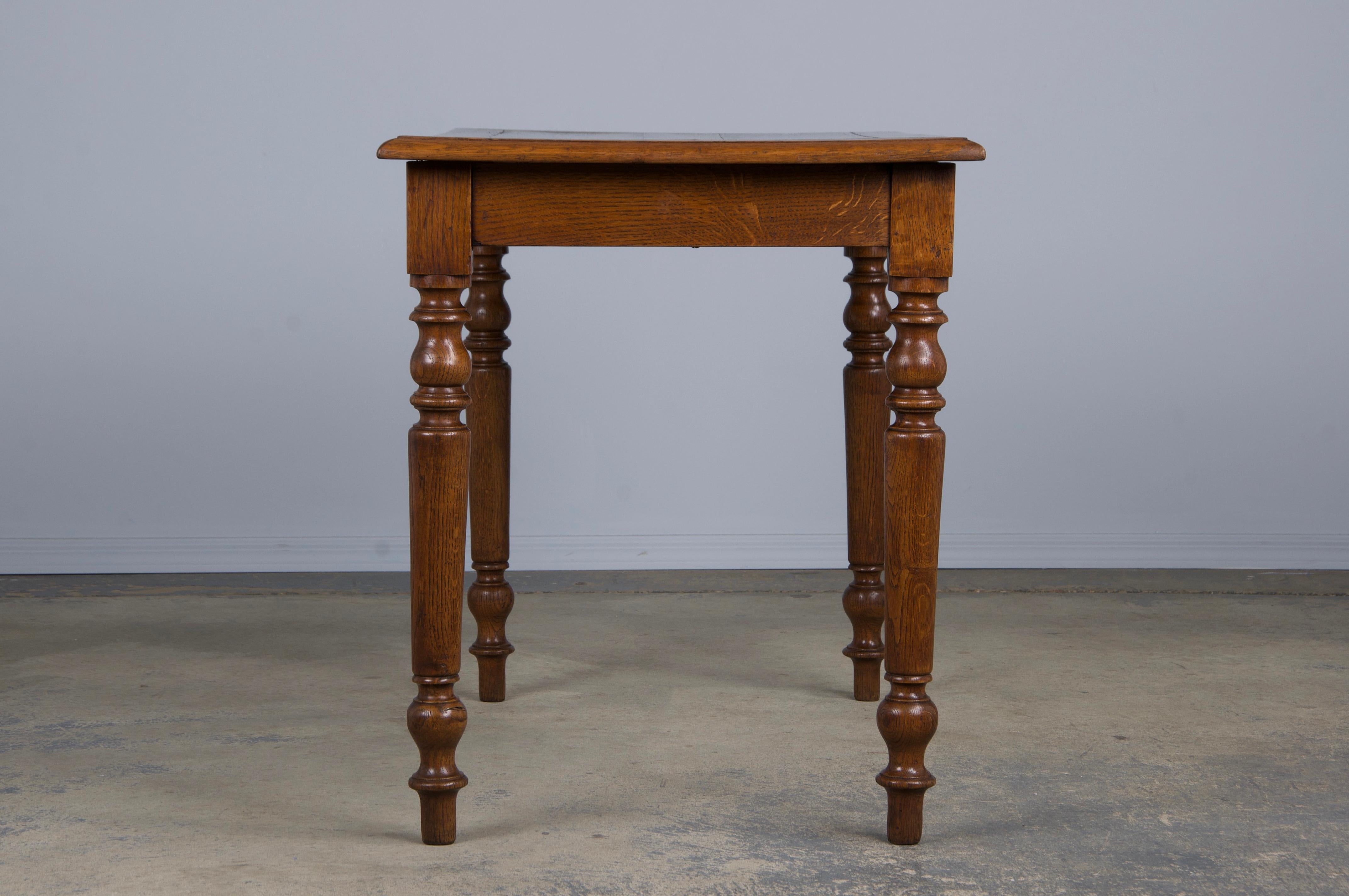 Ancienne table provinciale française en chêne de style Louis Philippe en vente 1
