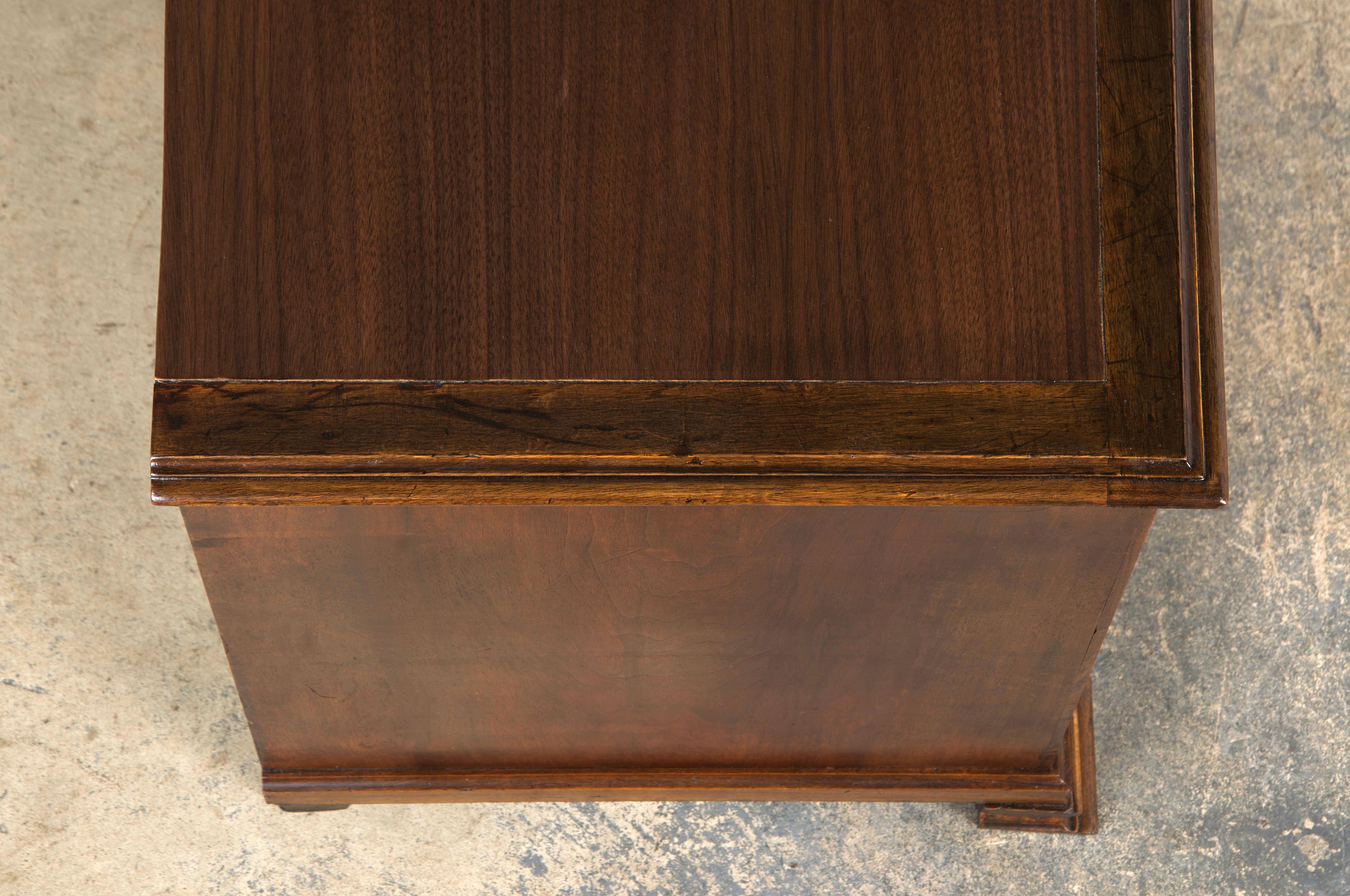 Ancienne commode en noyer de style Louis Philippe en vente 5