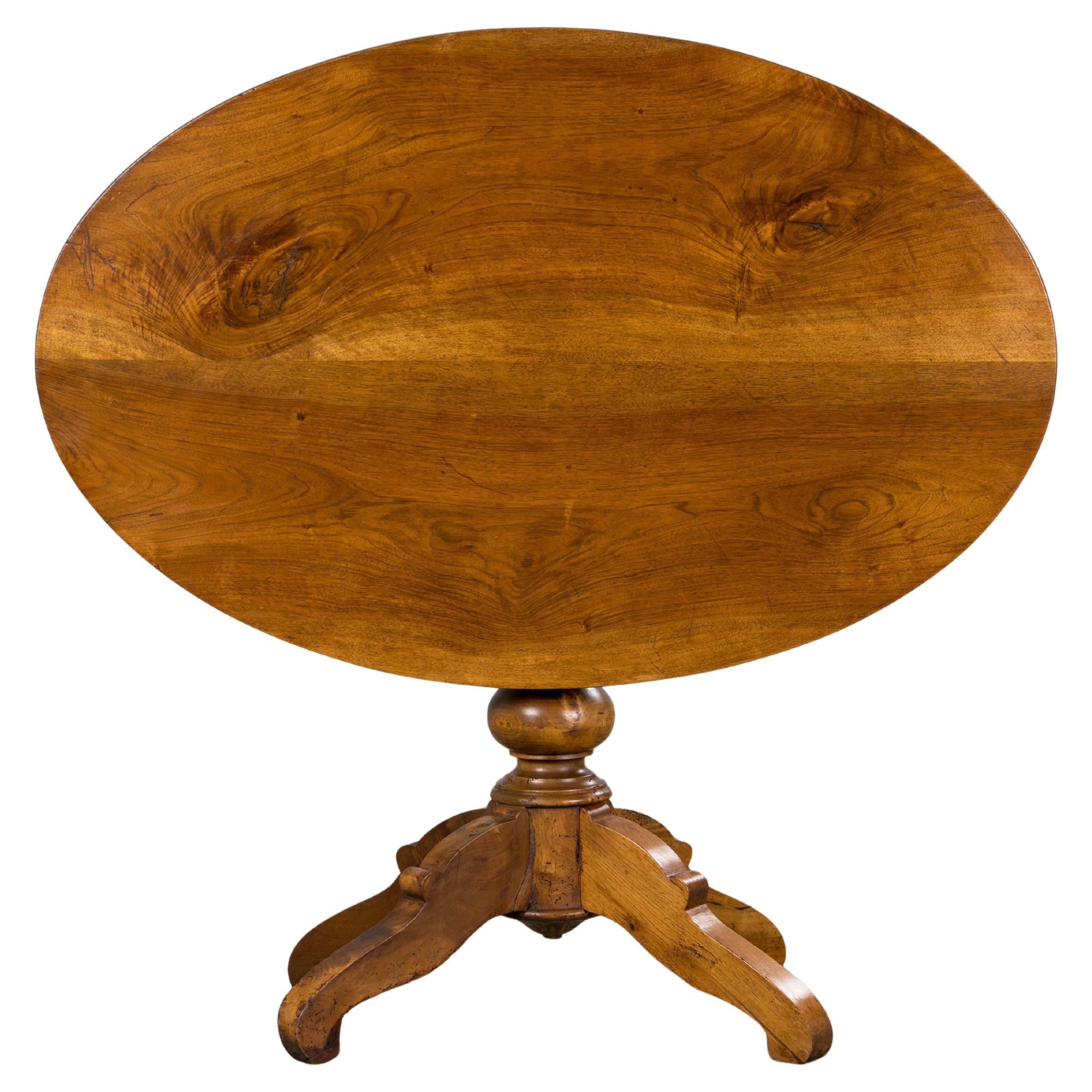 Antique Table centrale en noyer à plateau basculant de style Louis Philippe