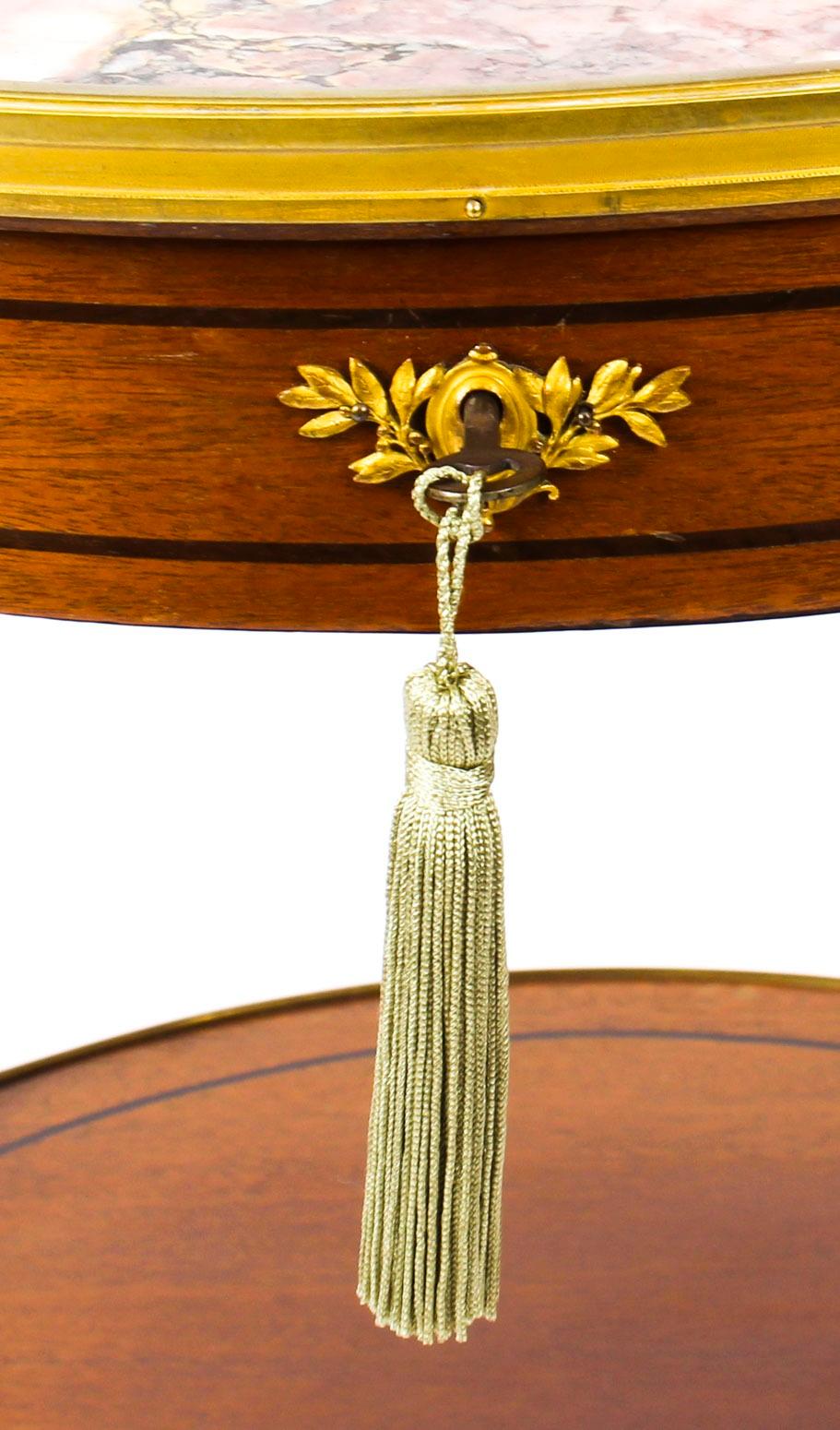 Fin du XIXe siècle Ancienne table d'appoint néo-Louis en marbre et bronze doré 19ème siècle en vente