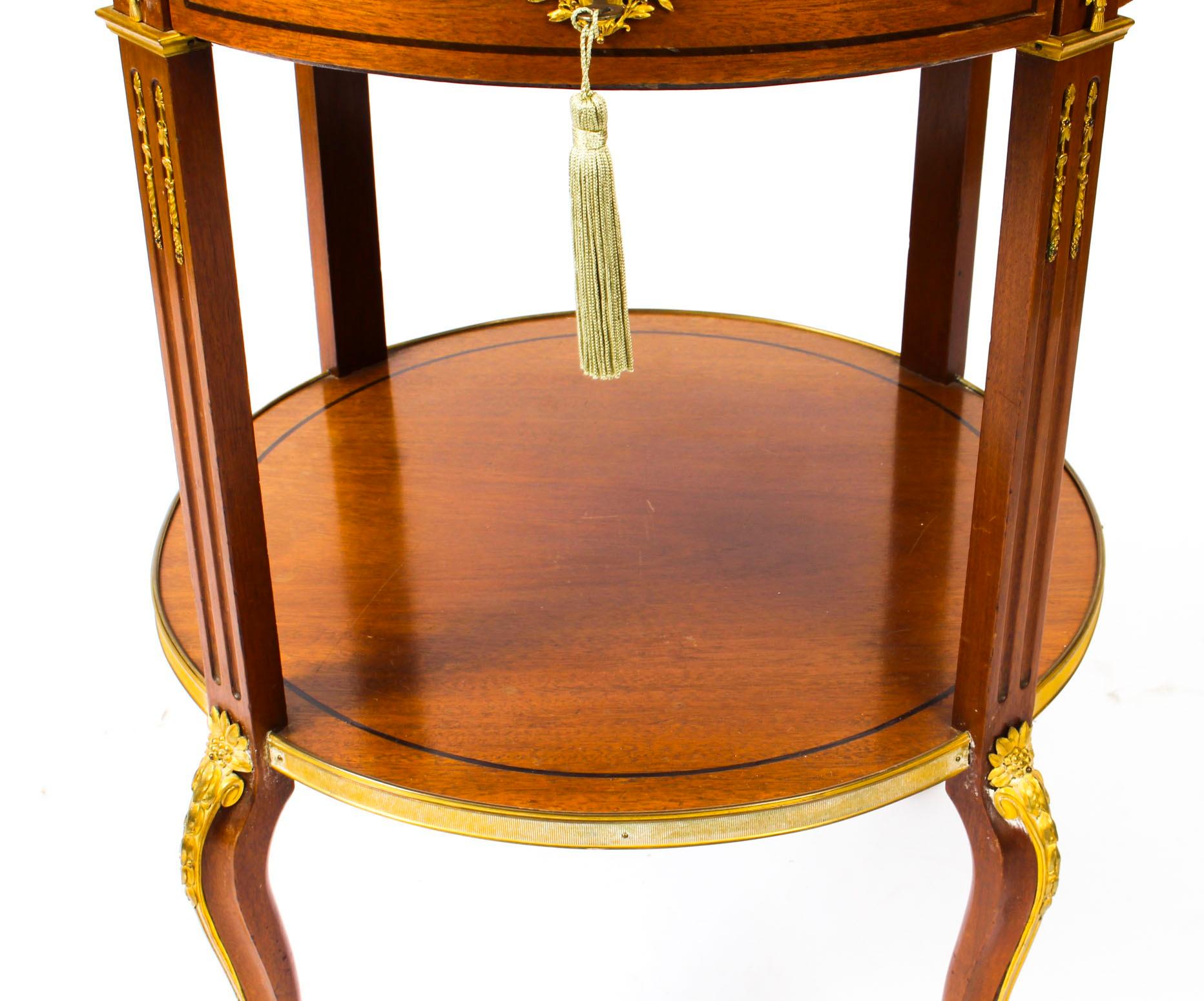 Bronze doré Ancienne table d'appoint néo-Louis en marbre et bronze doré 19ème siècle en vente