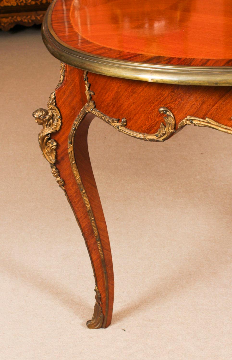 Ancien bureau de table à manger de style Louis Revival français monté en bronze doré 20ème siècle en vente 4