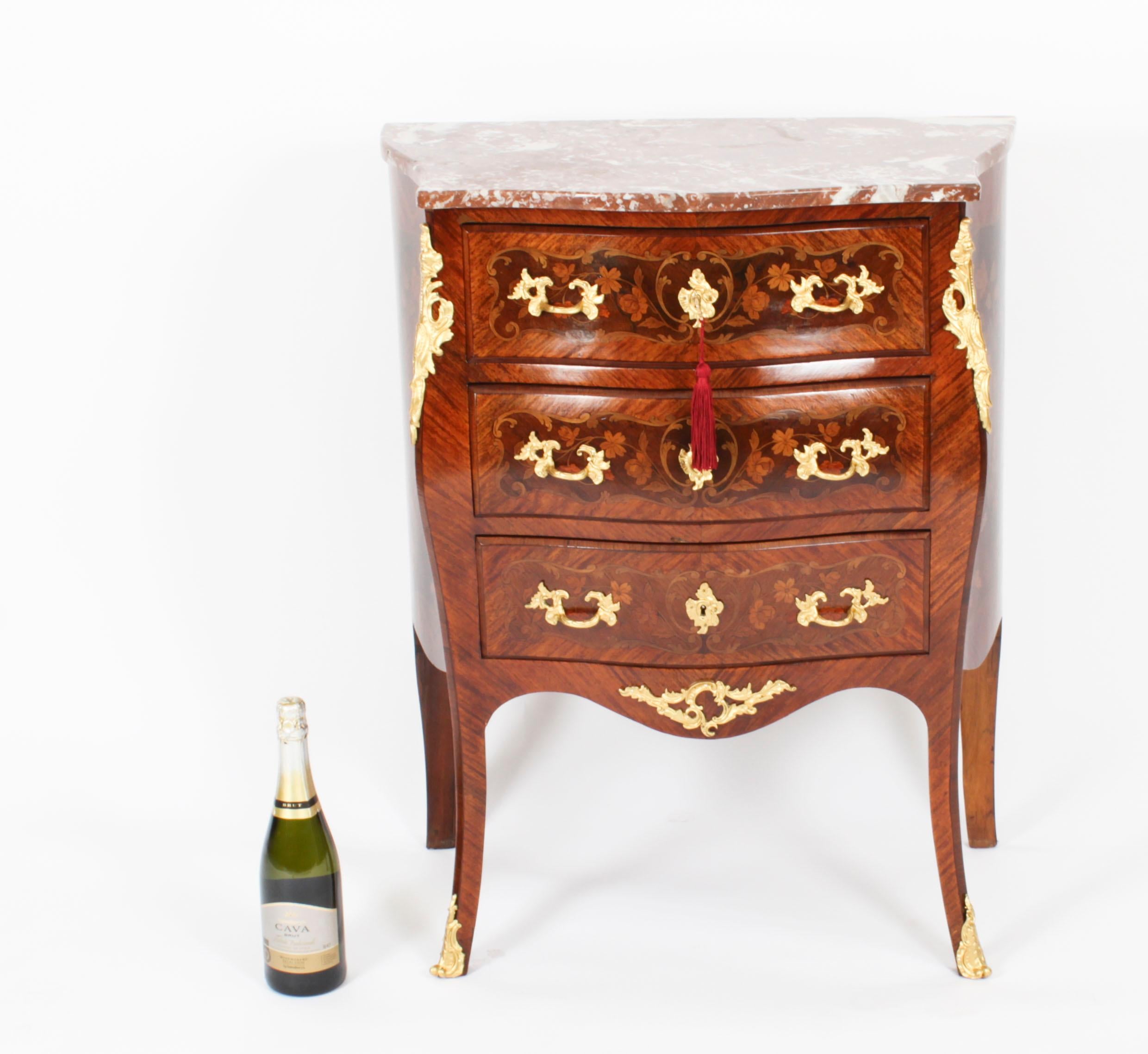 Antique French Louis Revival Commode in noce intarsiato del XIX secolo in vendita 15