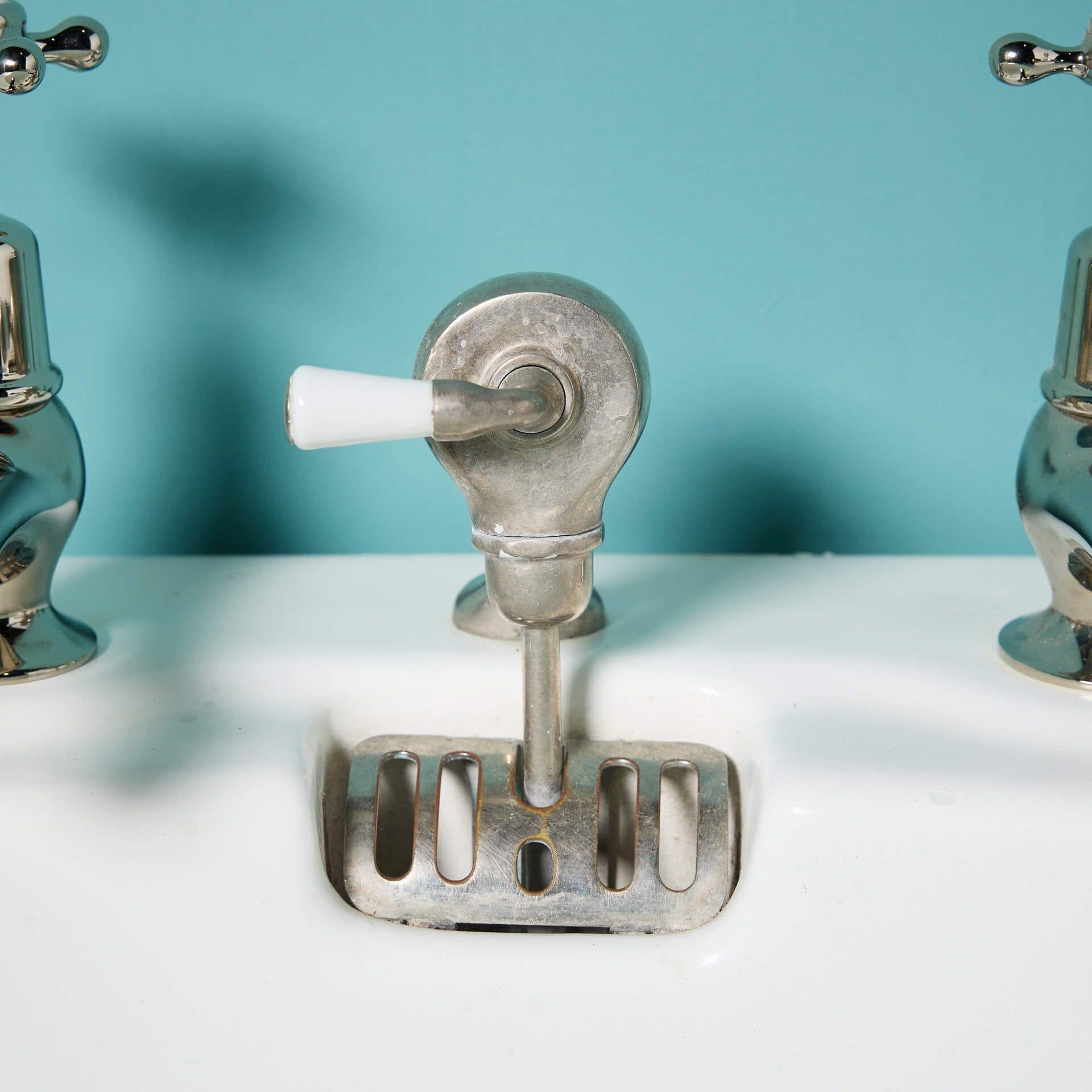 Antique French Lavabo estilo Louis sobre patas de cerámica Cerámico en venta