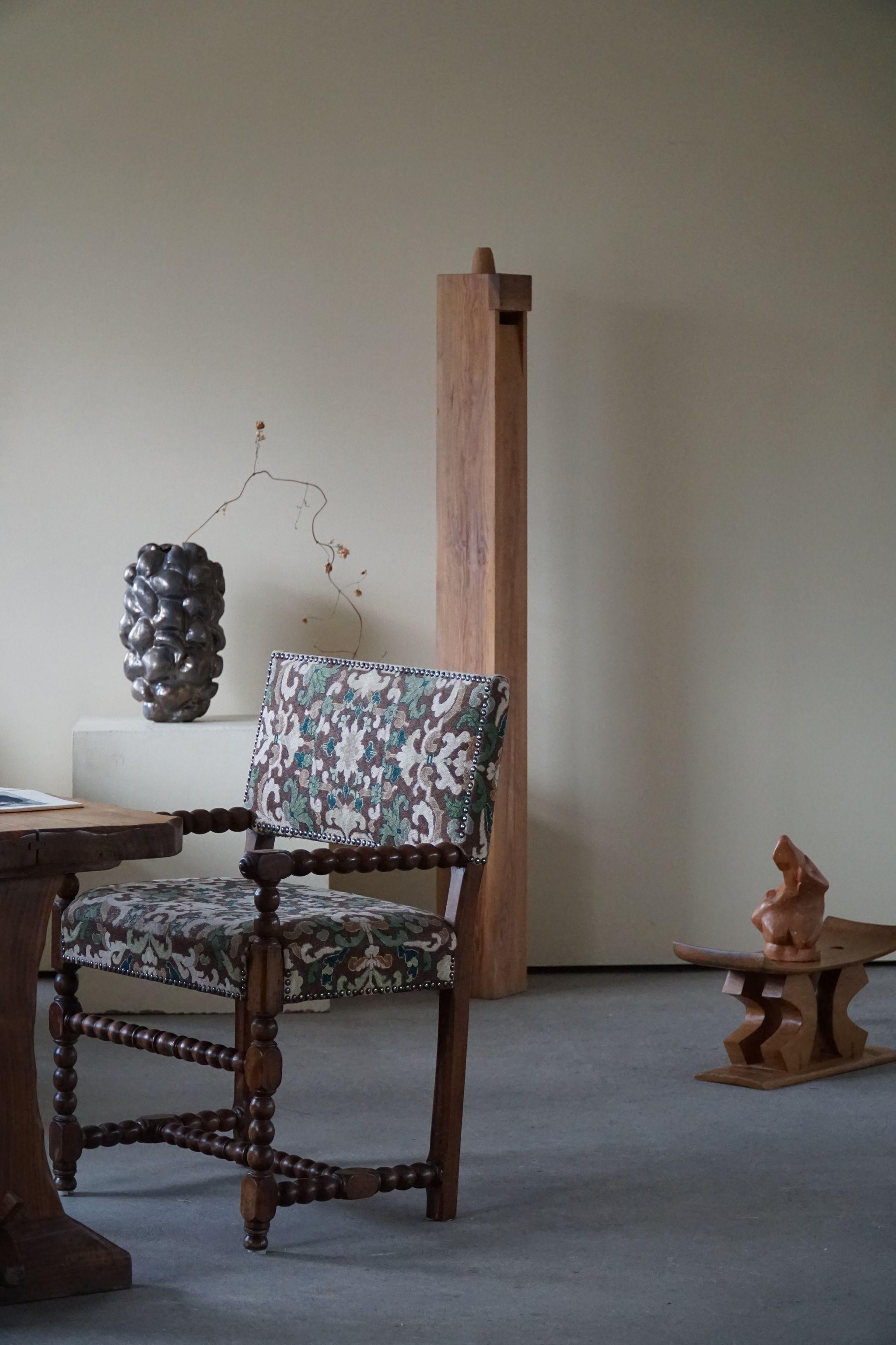 During the first half of the seventeenth century chairs evolve towards a new model today known as Louis XIII foreshadowing the armchair. Chairs adopt a widen and lower silhouette. Horizontal lines prevail. Cushions disappear supplanted by horse hair