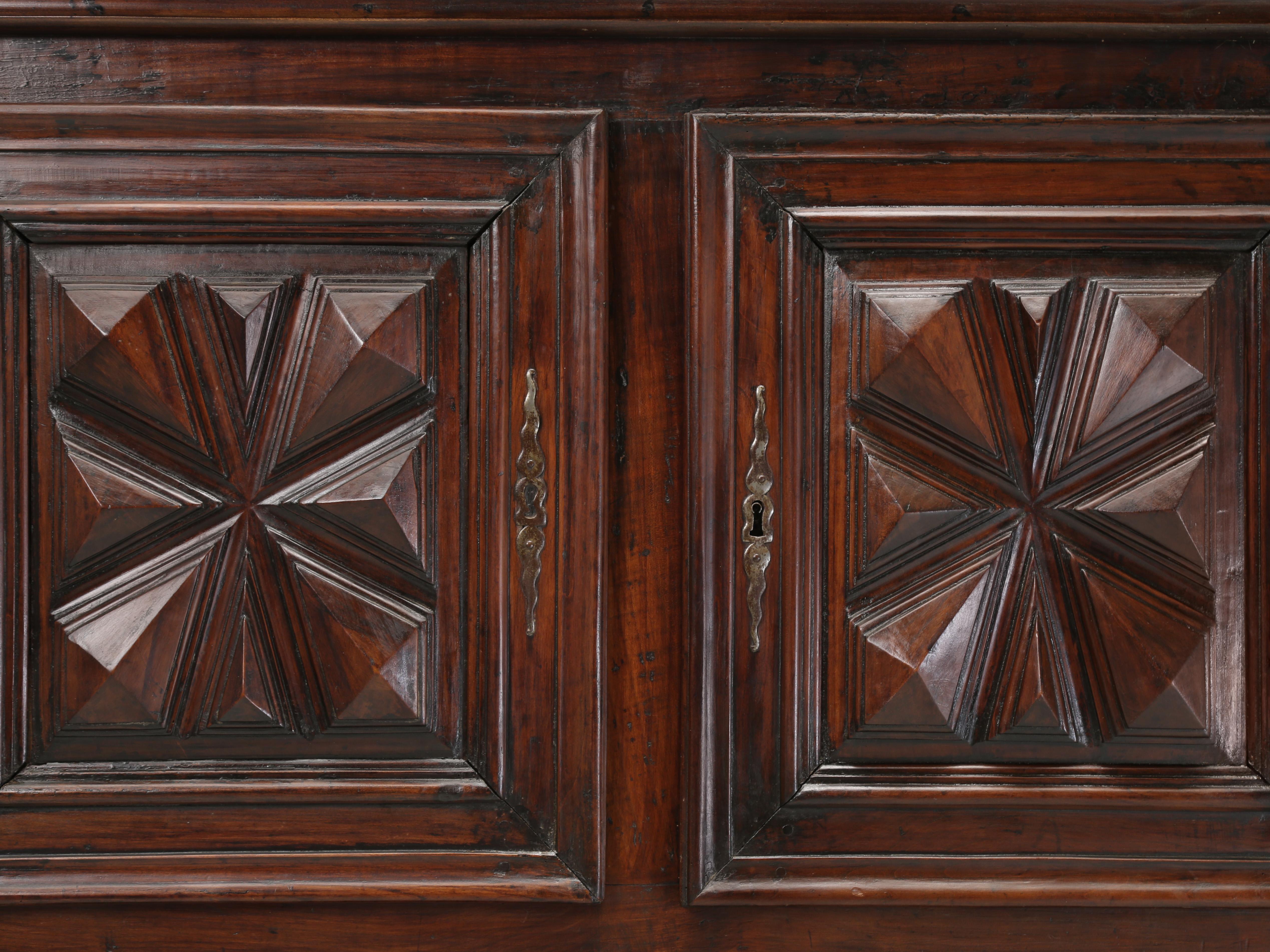 Fino al XVIII secolo Antique French Louis XIII Armoire or Cupboard Walnut 300-Years Nice Old Patina in vendita