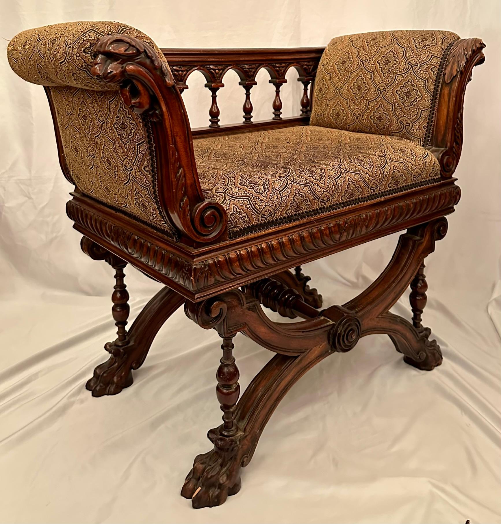 Luigi XIII Antique French Louis XIII Carved Walnut Window Bench, Circa 1880-1890. in vendita